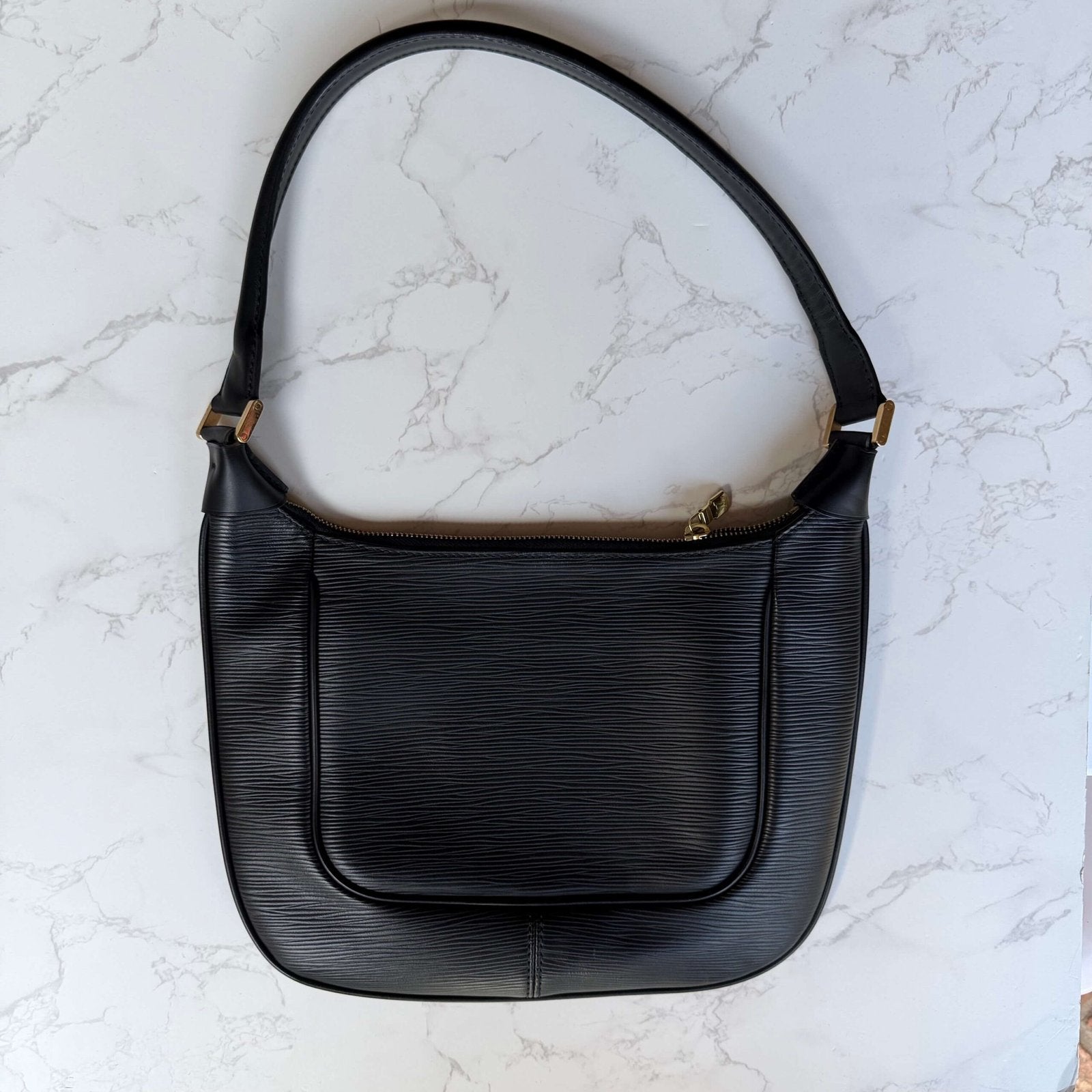 Achterkant Tweedehands Louis Vuitton Matsy epi leer zwart