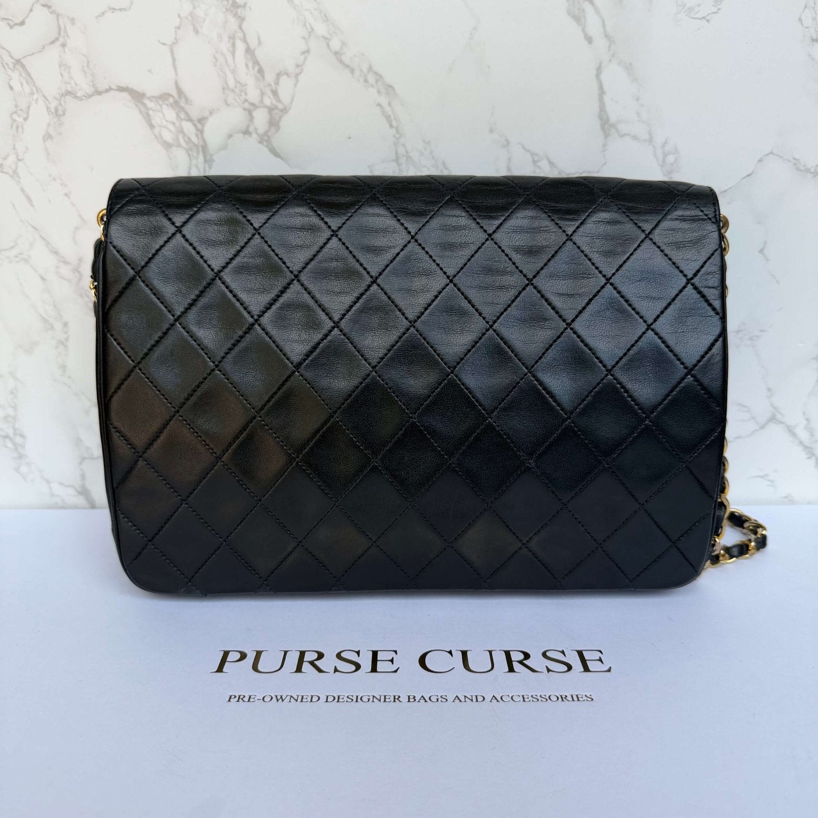 Achterkant authentieke vintage Chanel schoudertas