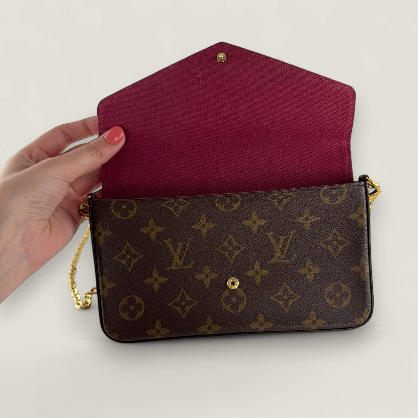 Authentic Louis Vuitton pochette