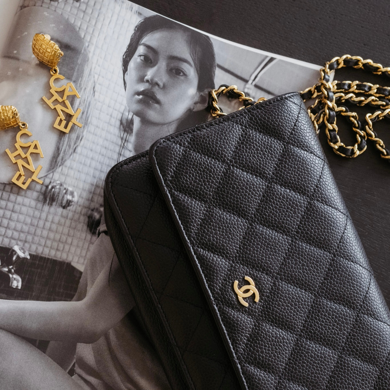 Authentieke pre-owned Chanel wallet on chain zwart caviar leer gouden hardware