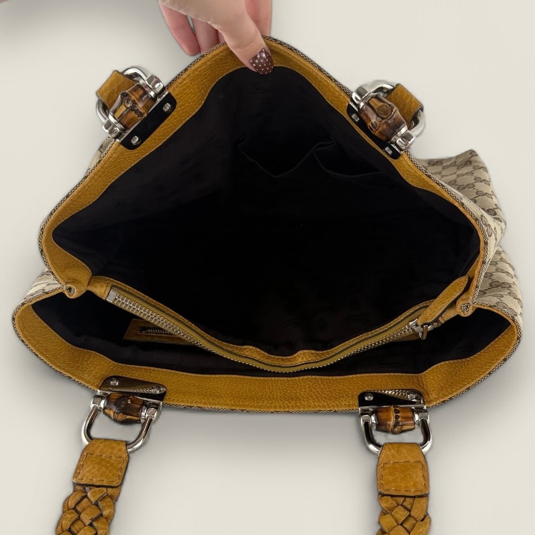 Interior Gucci designer bag pre-owned