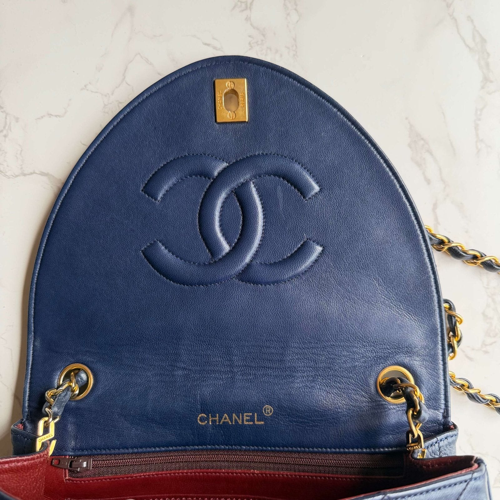 Binnenkant originele Chanel flapbag blauw