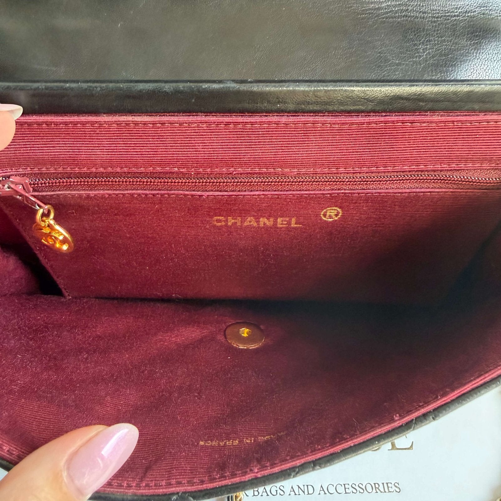 Binnenkant vintage Chanel tas Purse Curse