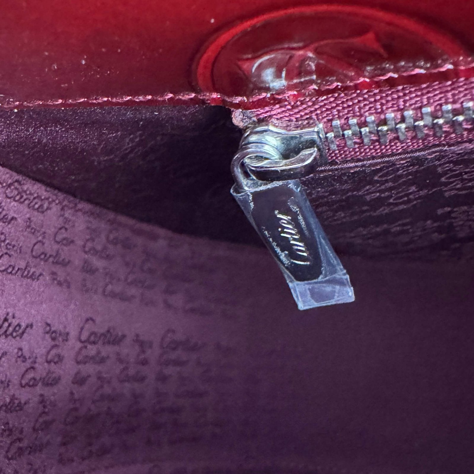 Cartier vintage tas met beschermende sticker op rits
