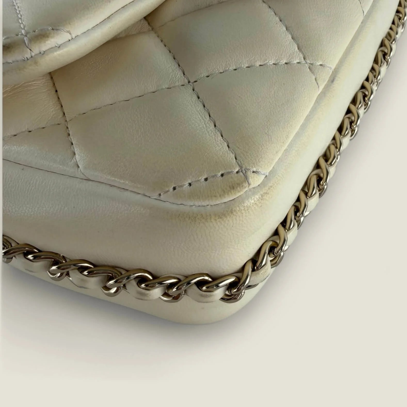 Chain detail Chanel shoulder bag