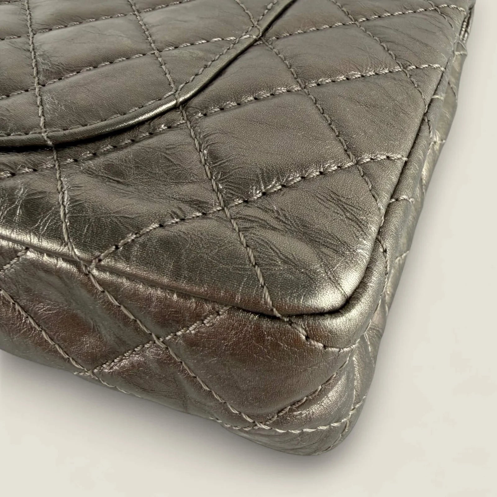 Chanel 2.55 Reissue metallic bronze crossbody look