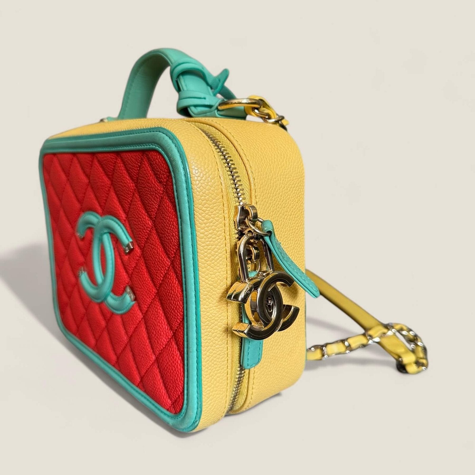Chanel Filigree vanity shoulder bag pre-owned good condition 2019