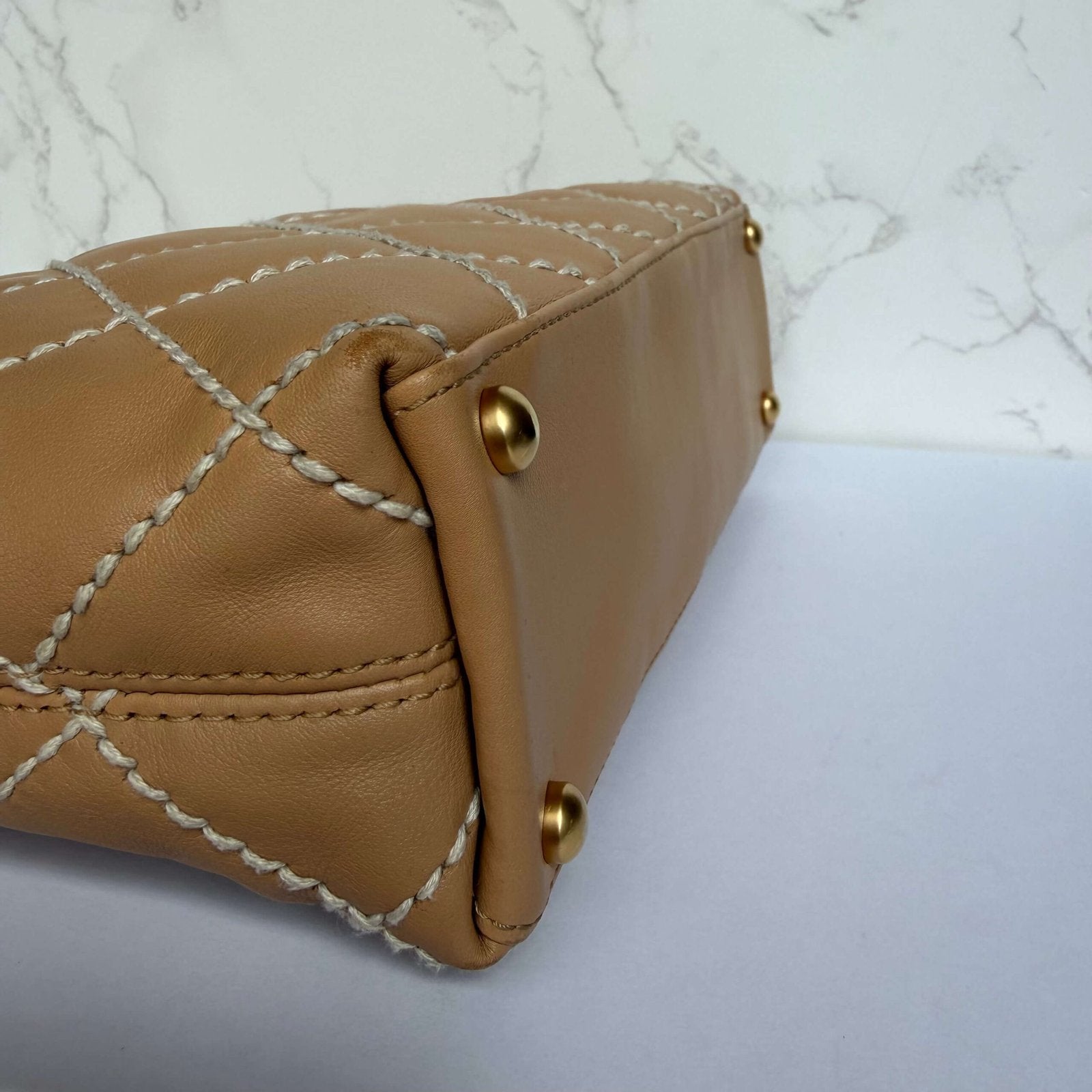 Chanel beige small CC calfskin wild stitch tote hoekjes