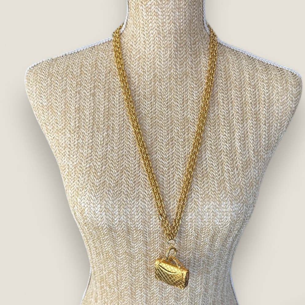 Chanel chain vintage long model with bag charm