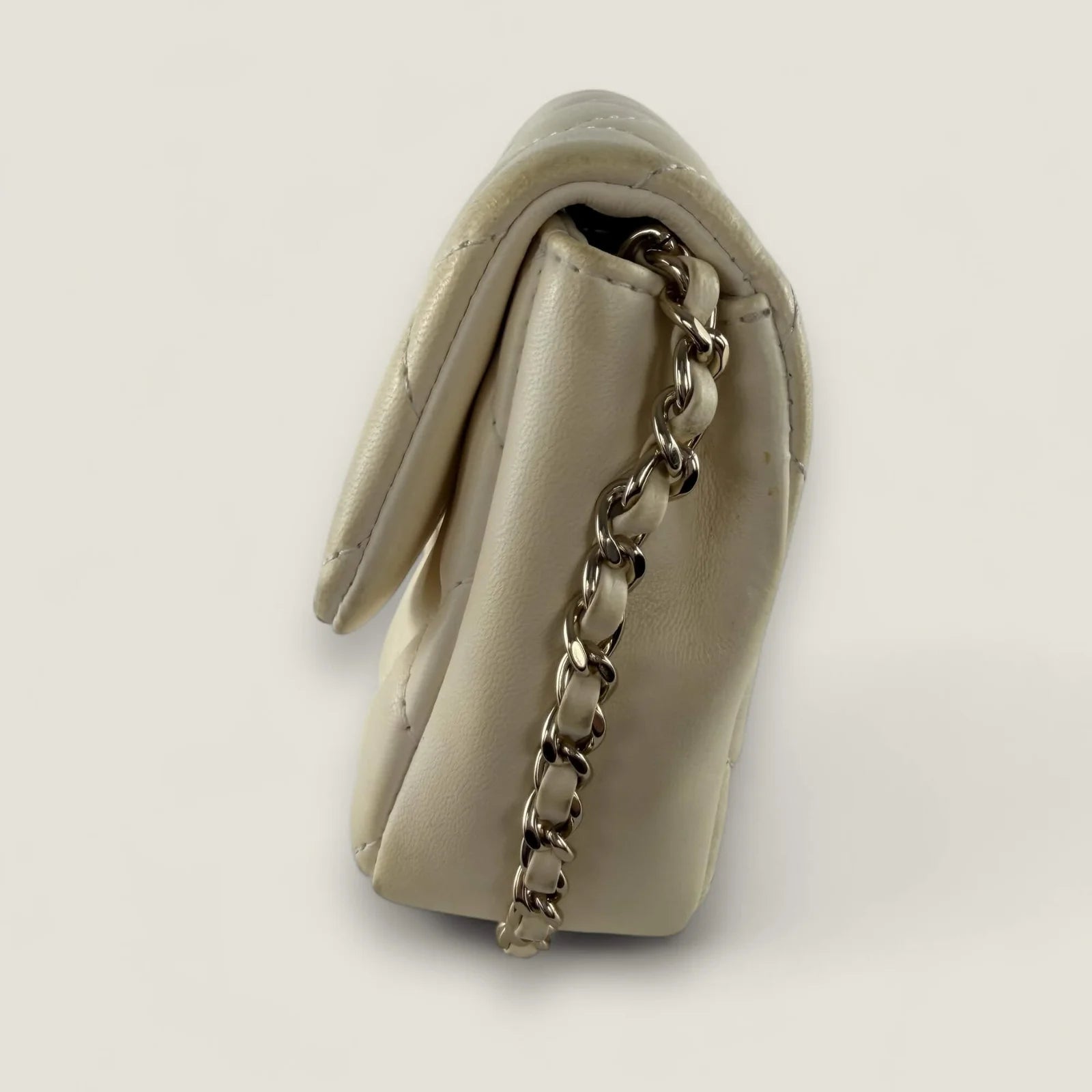 Chanel My Precious Pearls chain flap bag side view, chain