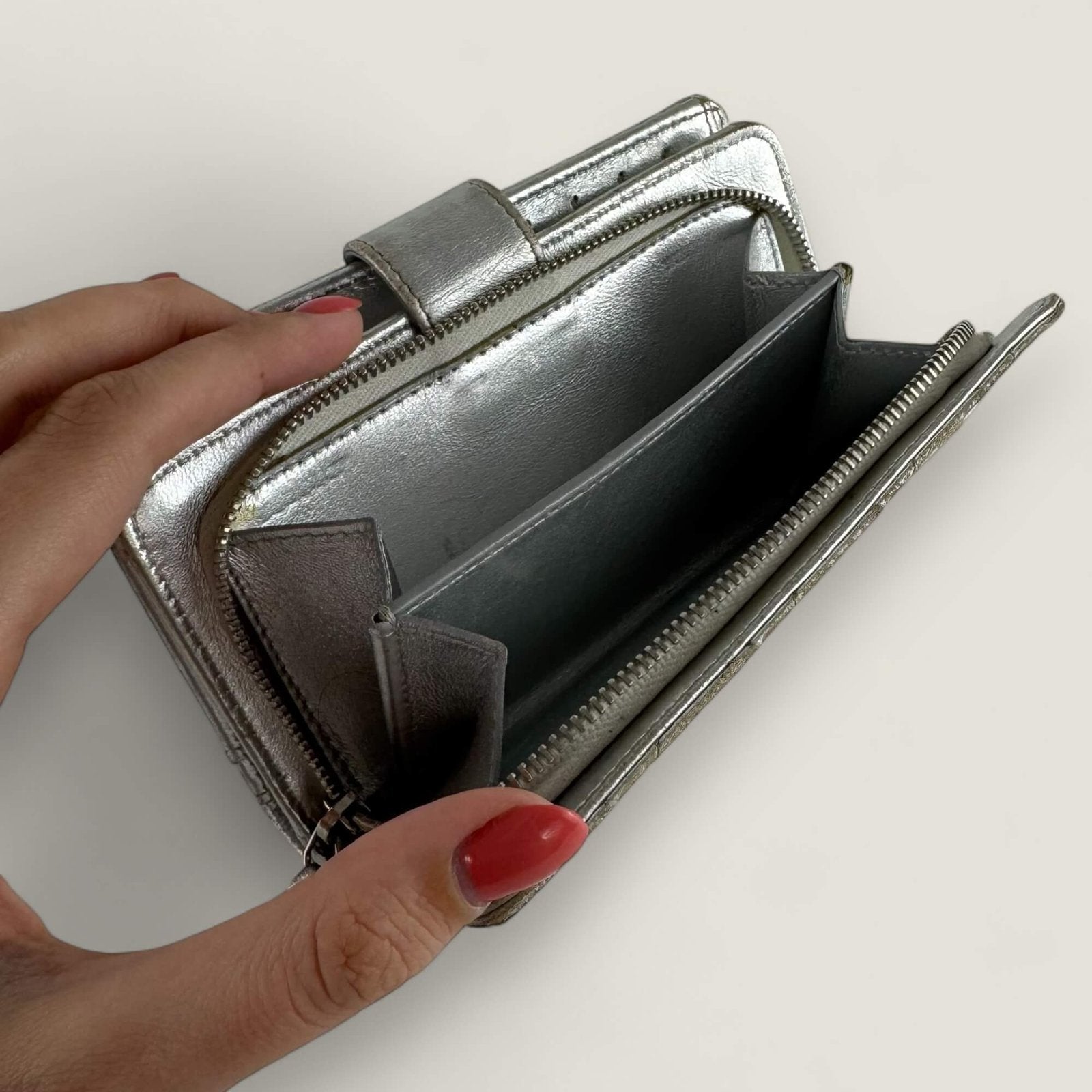 Chanel wallet interior