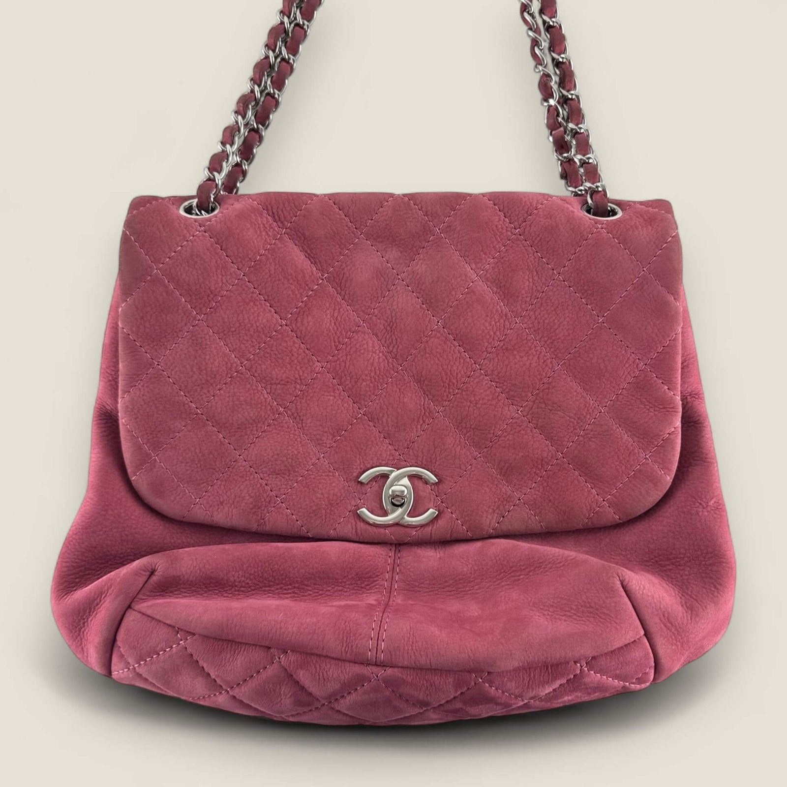 Chanel roze tas met turnlock sluiting