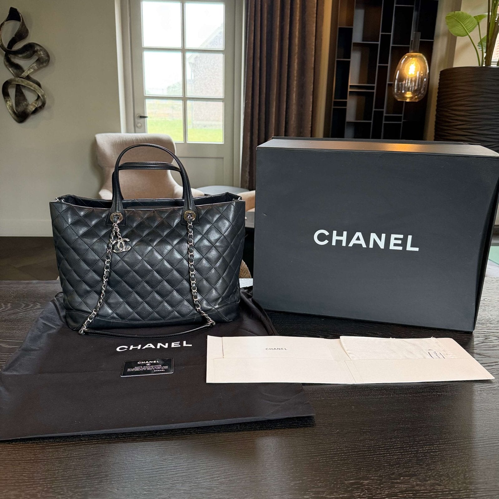 Chanel shopping bag groot met originele doos, dustbag, authenticiteitskaart en onderhoudsdoek