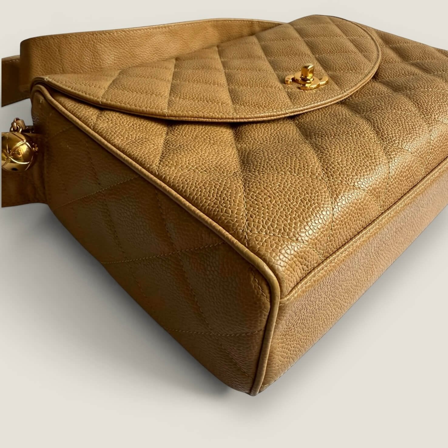 Chanel tweedehands caviar camera bag beige kaviaar leer