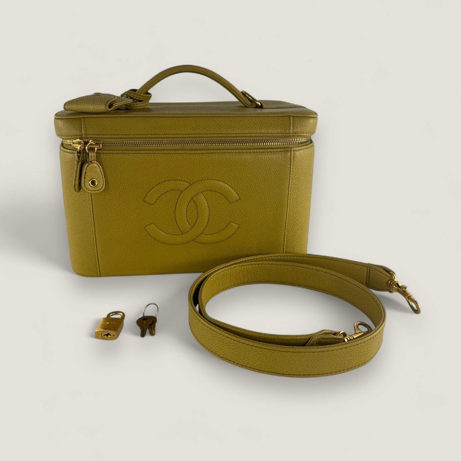 Chanel vanity shoulder bag caviar