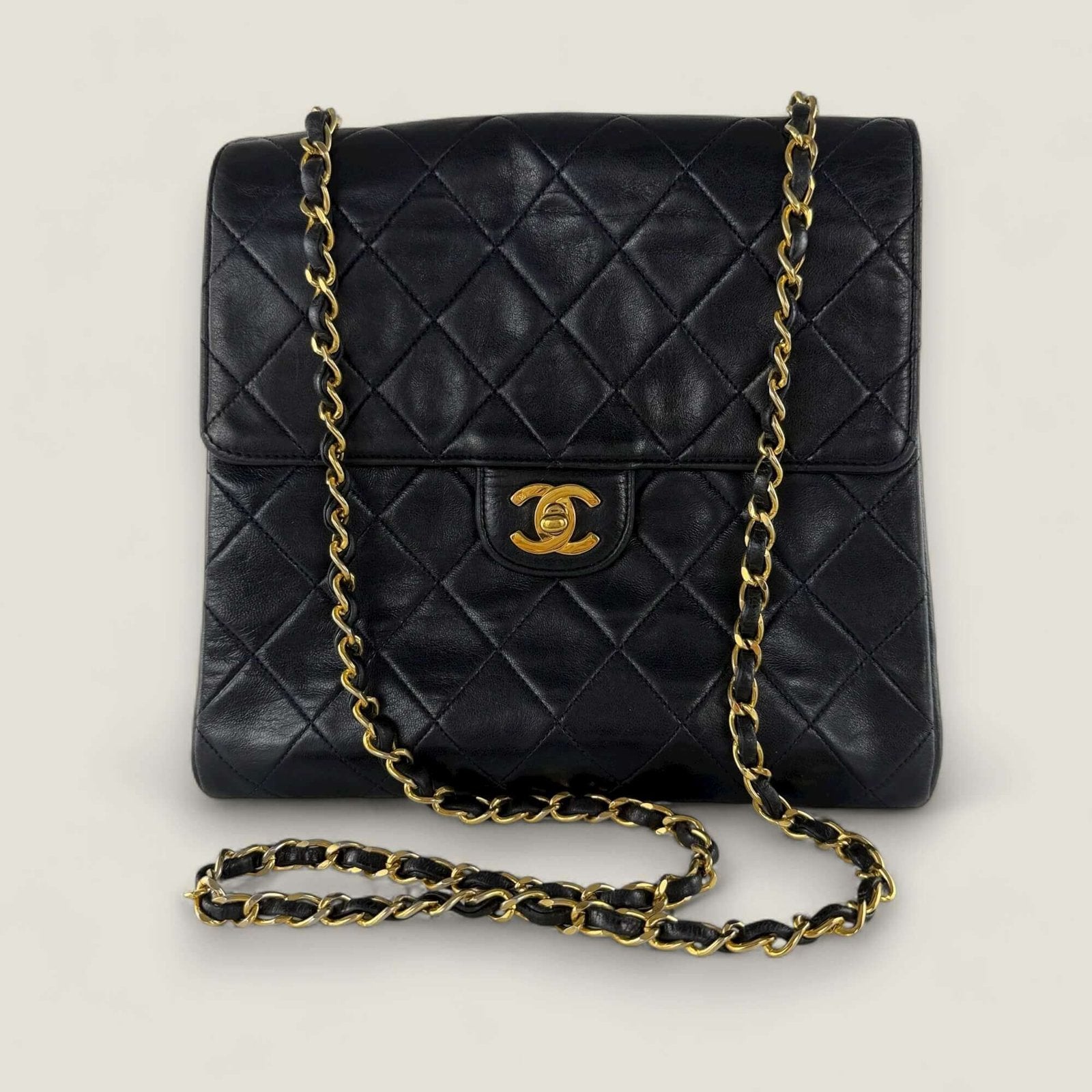 Chanel vintage Matelassé shoulder bag in lambskin