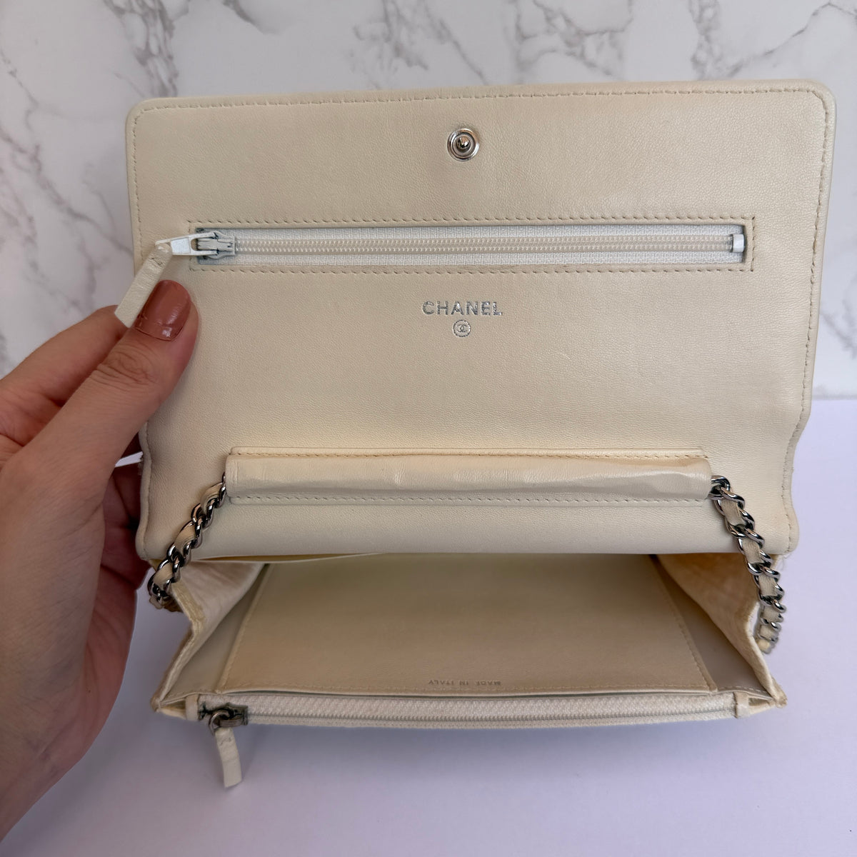 Chanel coated tweed wallet on chain binnenkant origineel