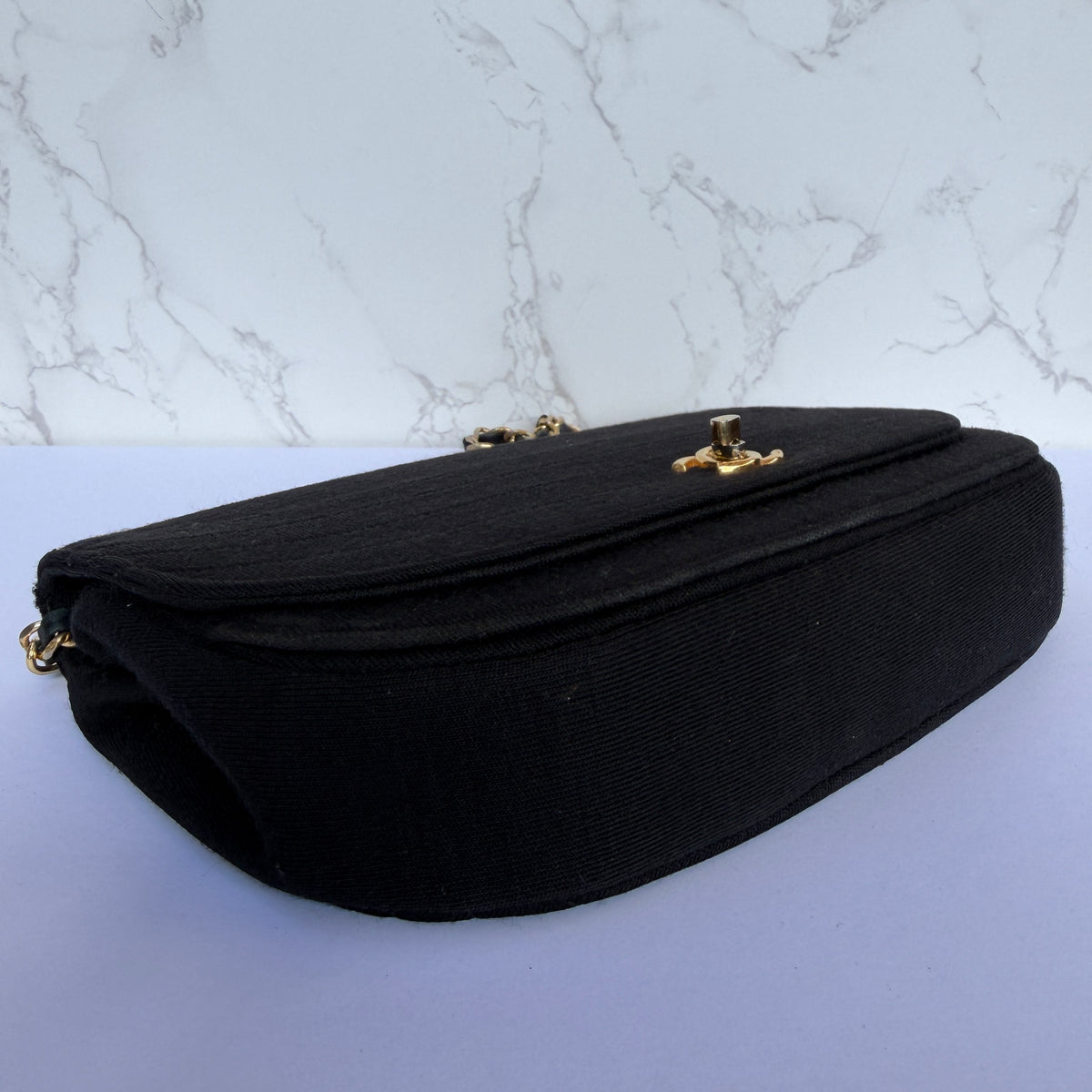 Chanel half moon flap 24k vergulde hardware hoekjes
