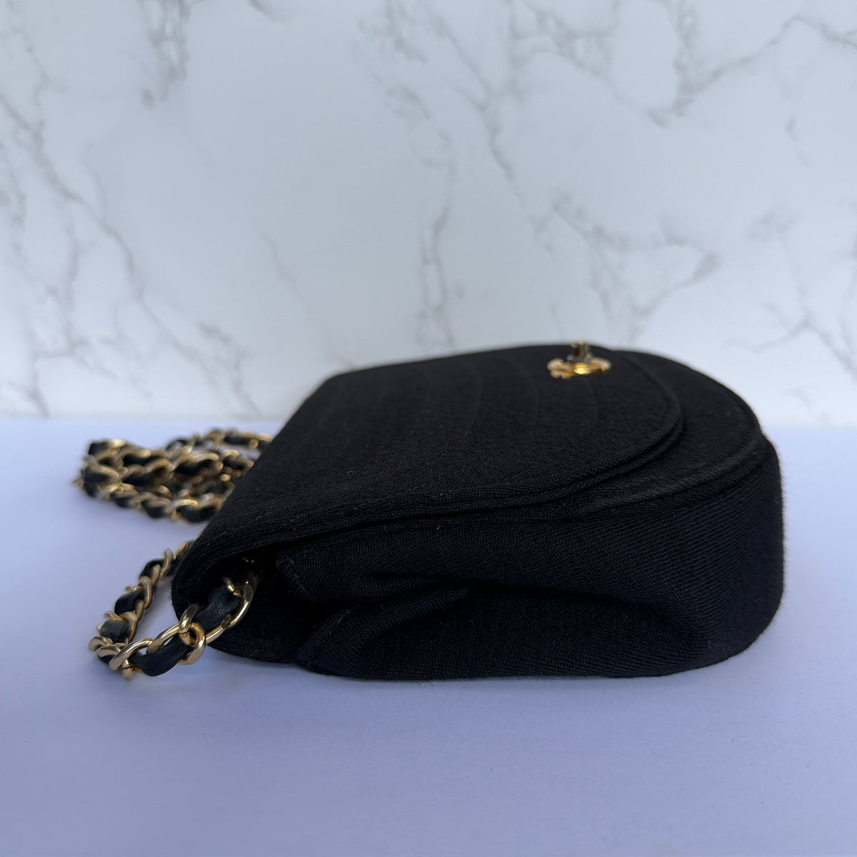 Chanel half moon flap zijkant zwart stof