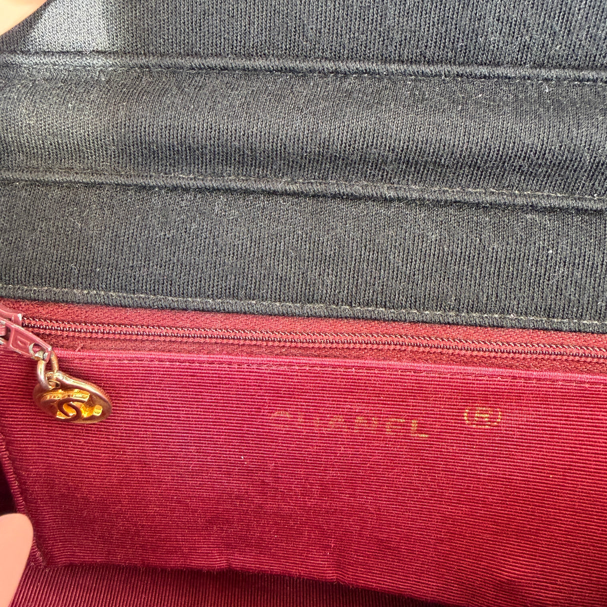 Chanel vintage half moon flap zwart stof binnenkant