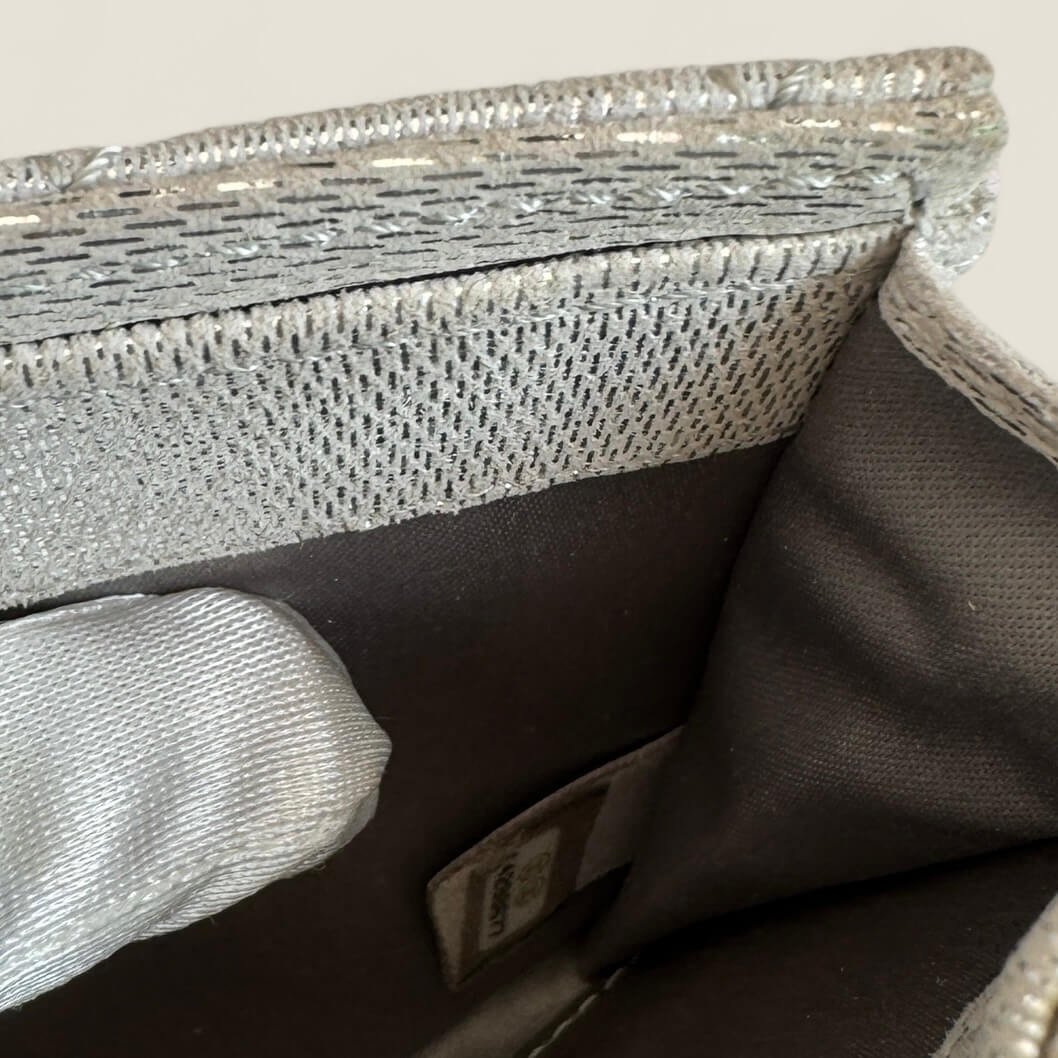 Pre-owned Chanel clutch with chain silver hardware