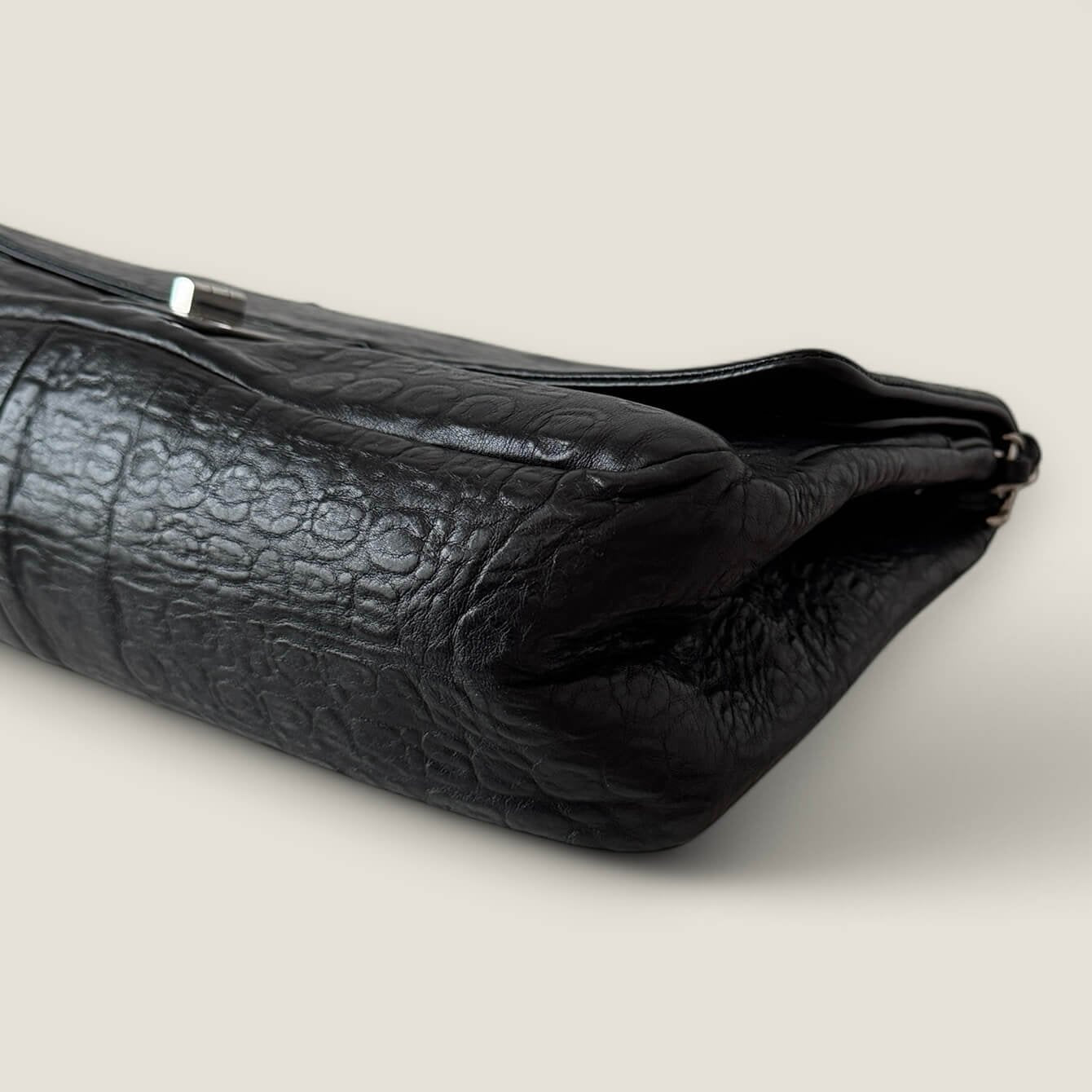 Pre-owned Chanel bag corner leather