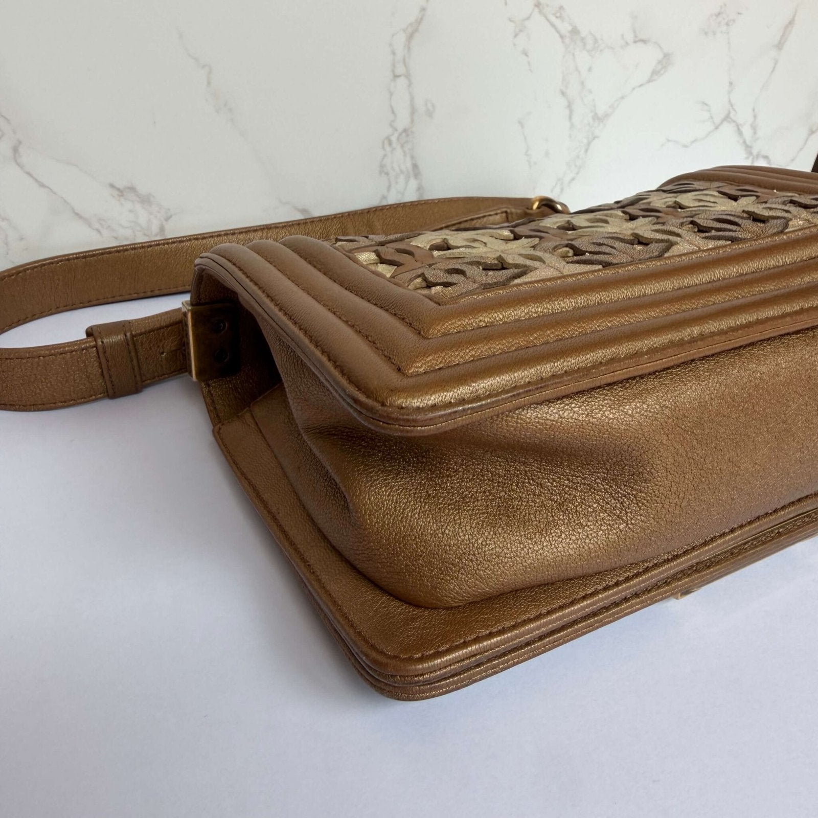 Hoekjes Chanel Gold Leather CC Cutout Medium Boy Flap Bag