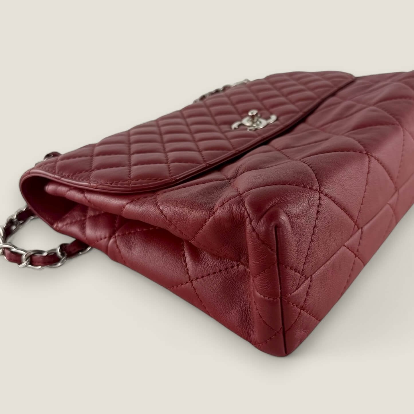 Hoekjes Chanel jumbo donkerrood klassiek
