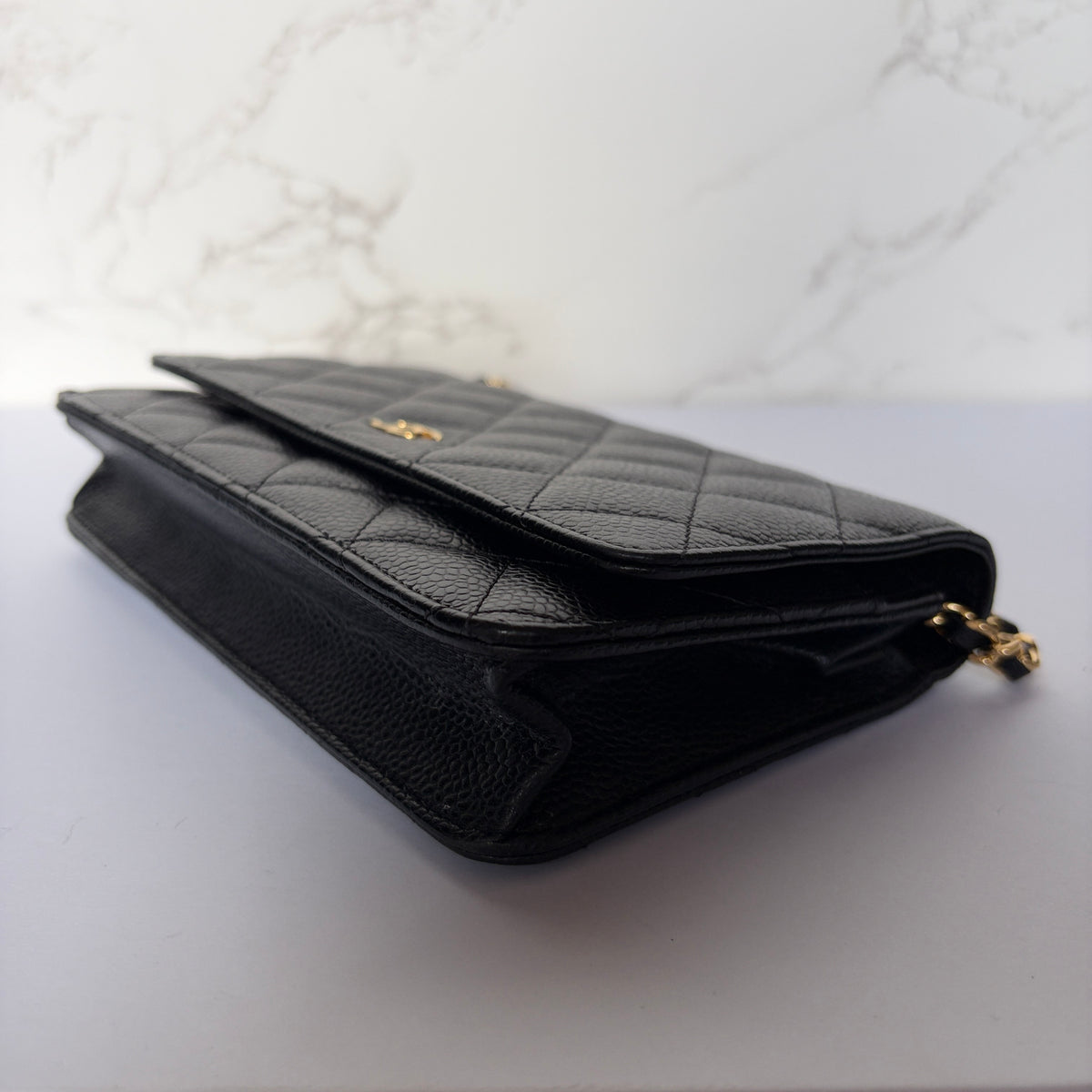 Hoekjes pre-owned Chanel wallet on chain
