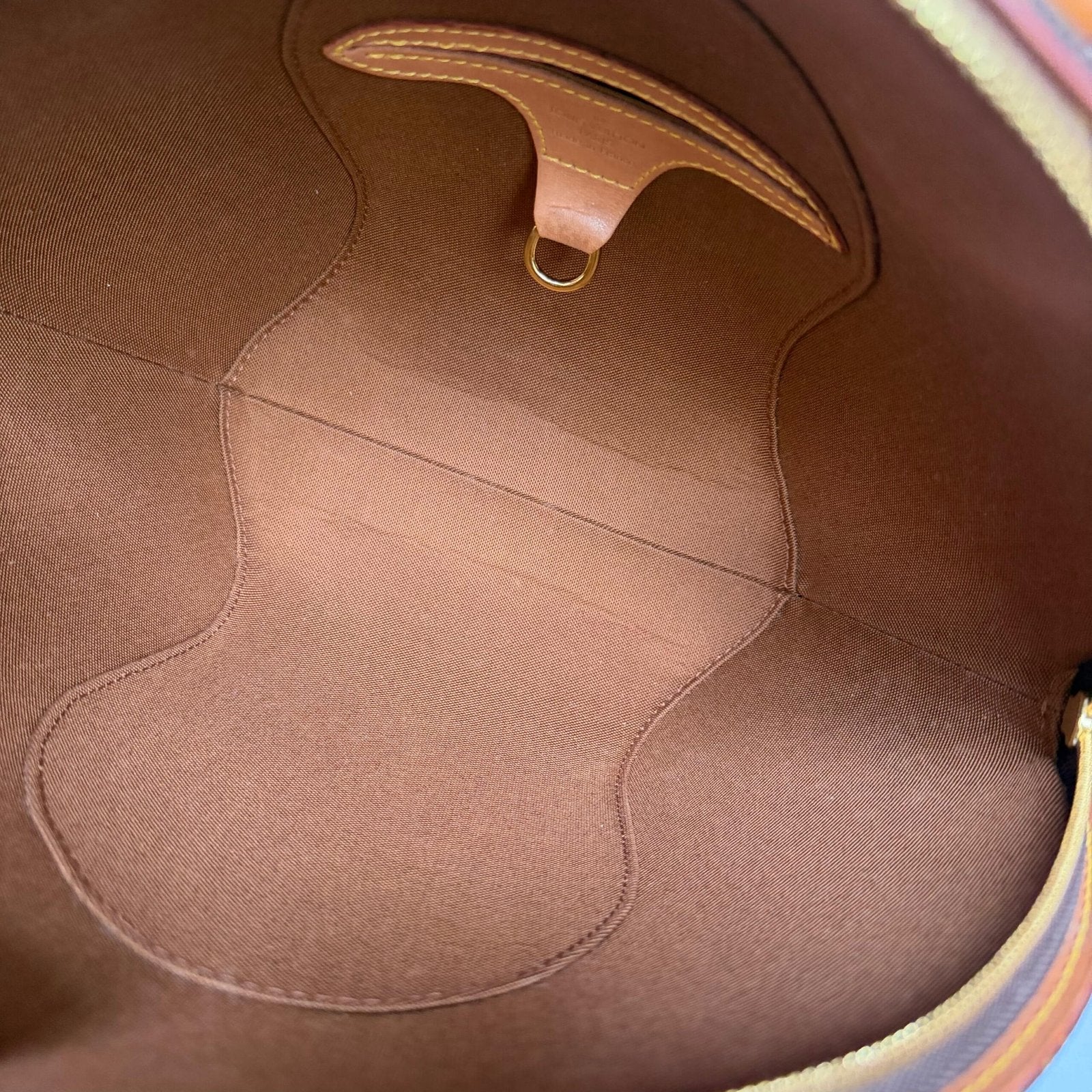 Interior of second-hand Louis Vuitton Ellipse