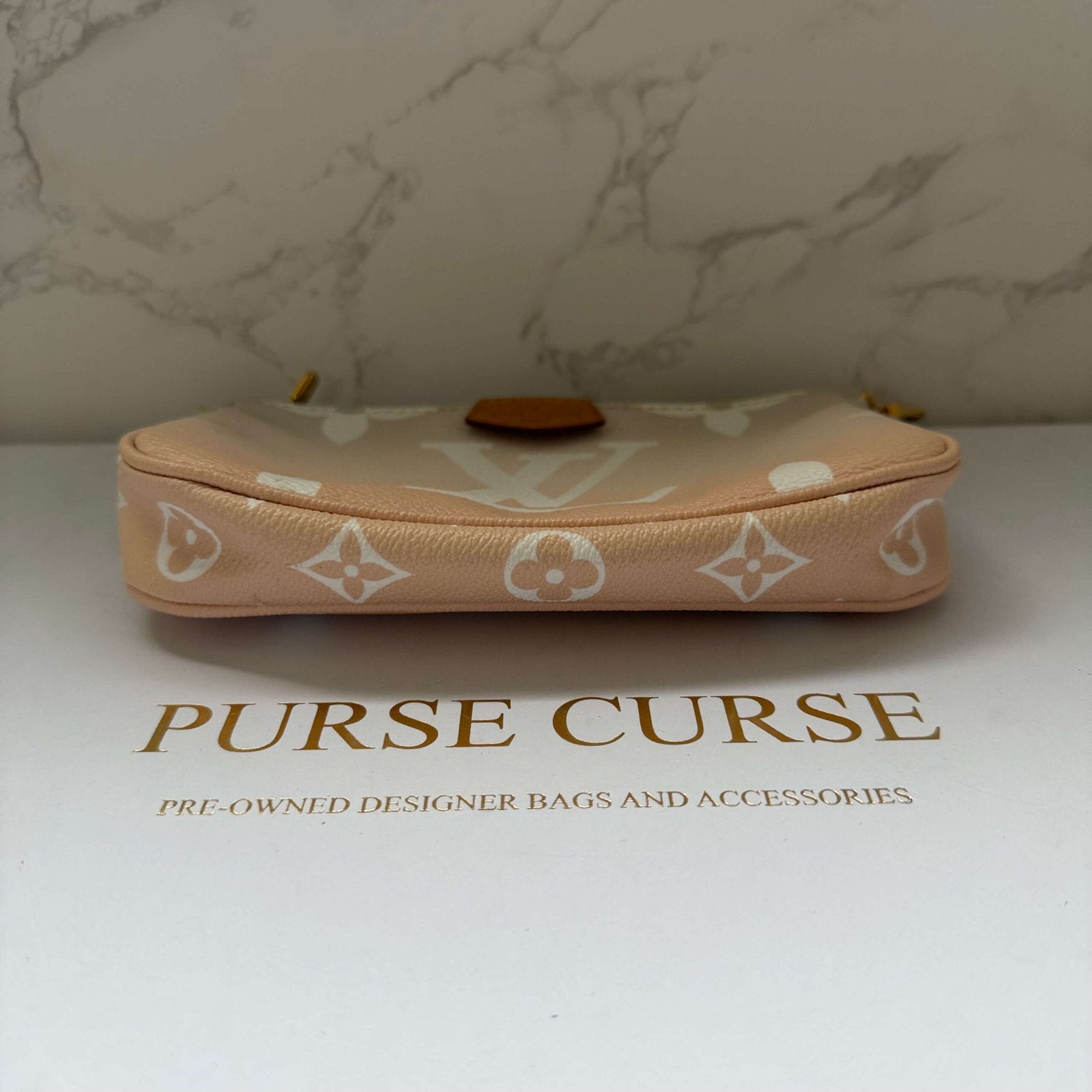 Louis Vuitton Giant by the pool pochette accessoires onderkant