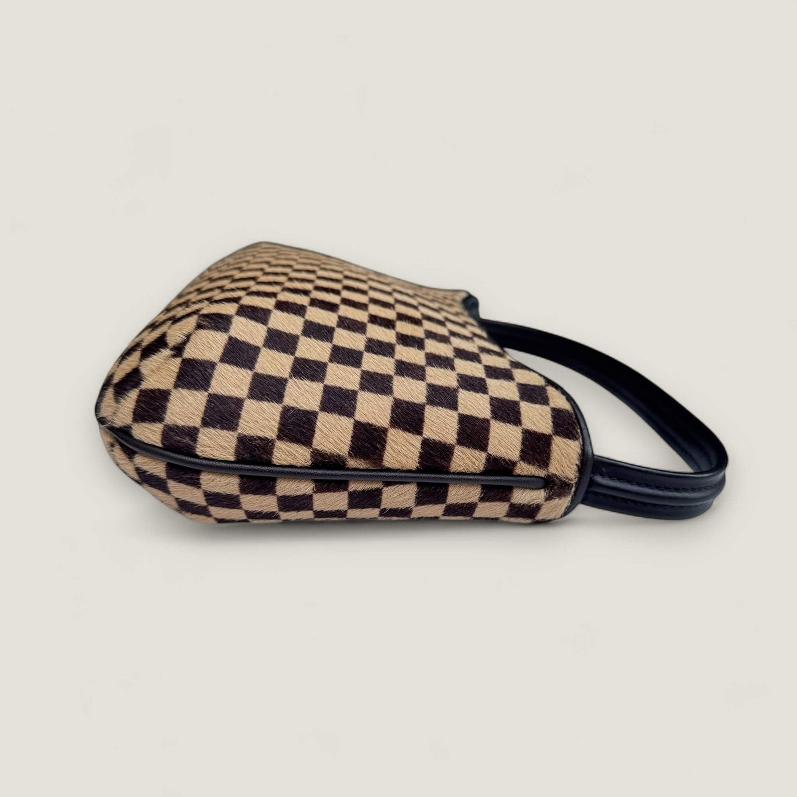 Louis Vuitton Tigre hoekje detail ponyhaar