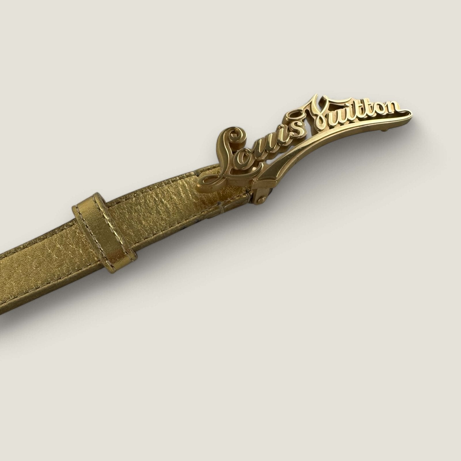 Louis Vuitton gold-colored belt made of leather