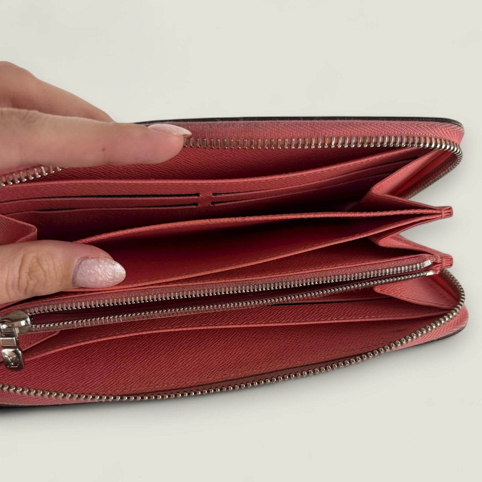 Louis Vuitton zippy wallet long Epe leather pink