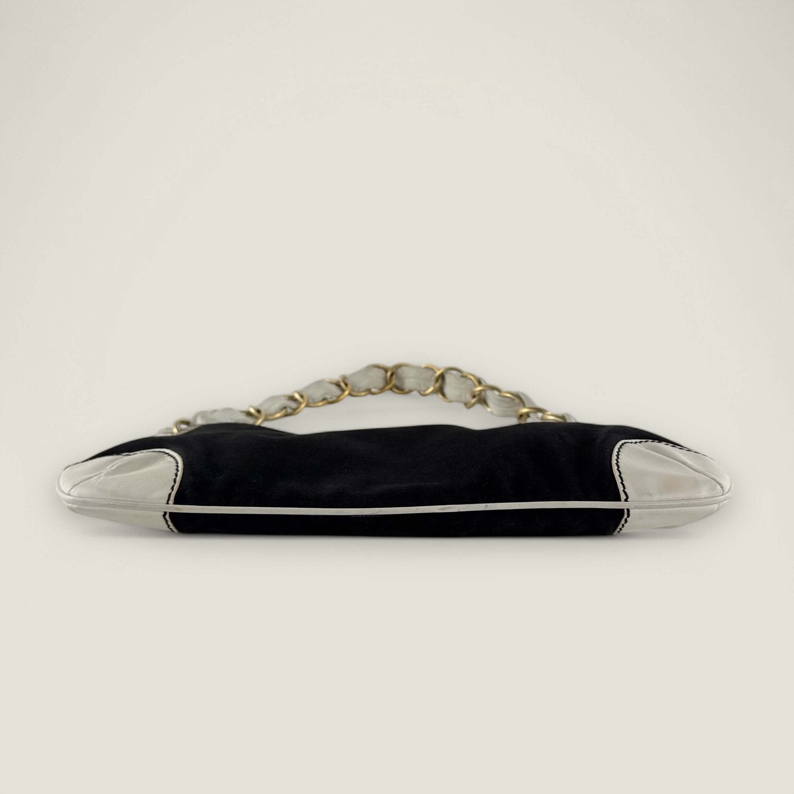 Onderkant Chanel schoudertas designer