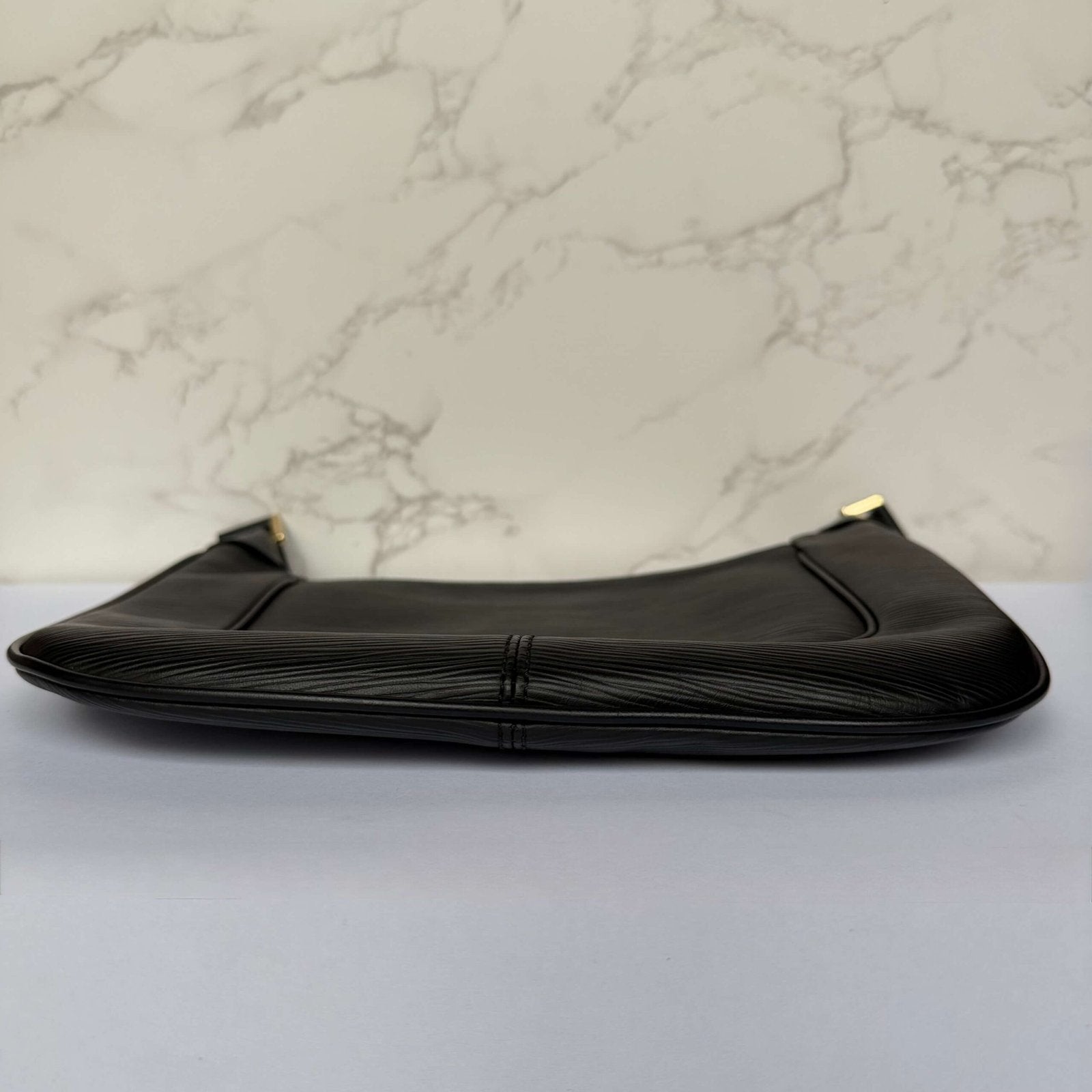 Onderkant Louis Vuitton Matsy epi leer zwart tweedehands