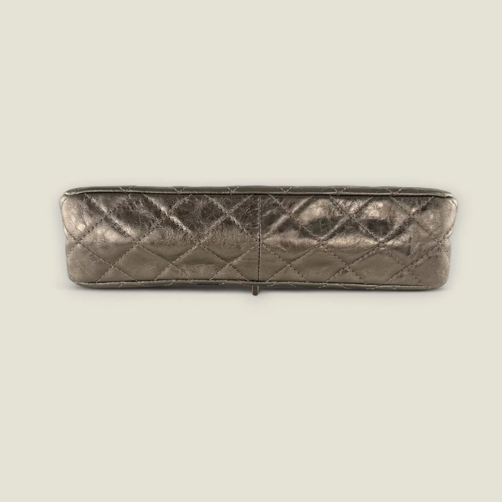 Onderkant originele Chanel 2.55 medium flap