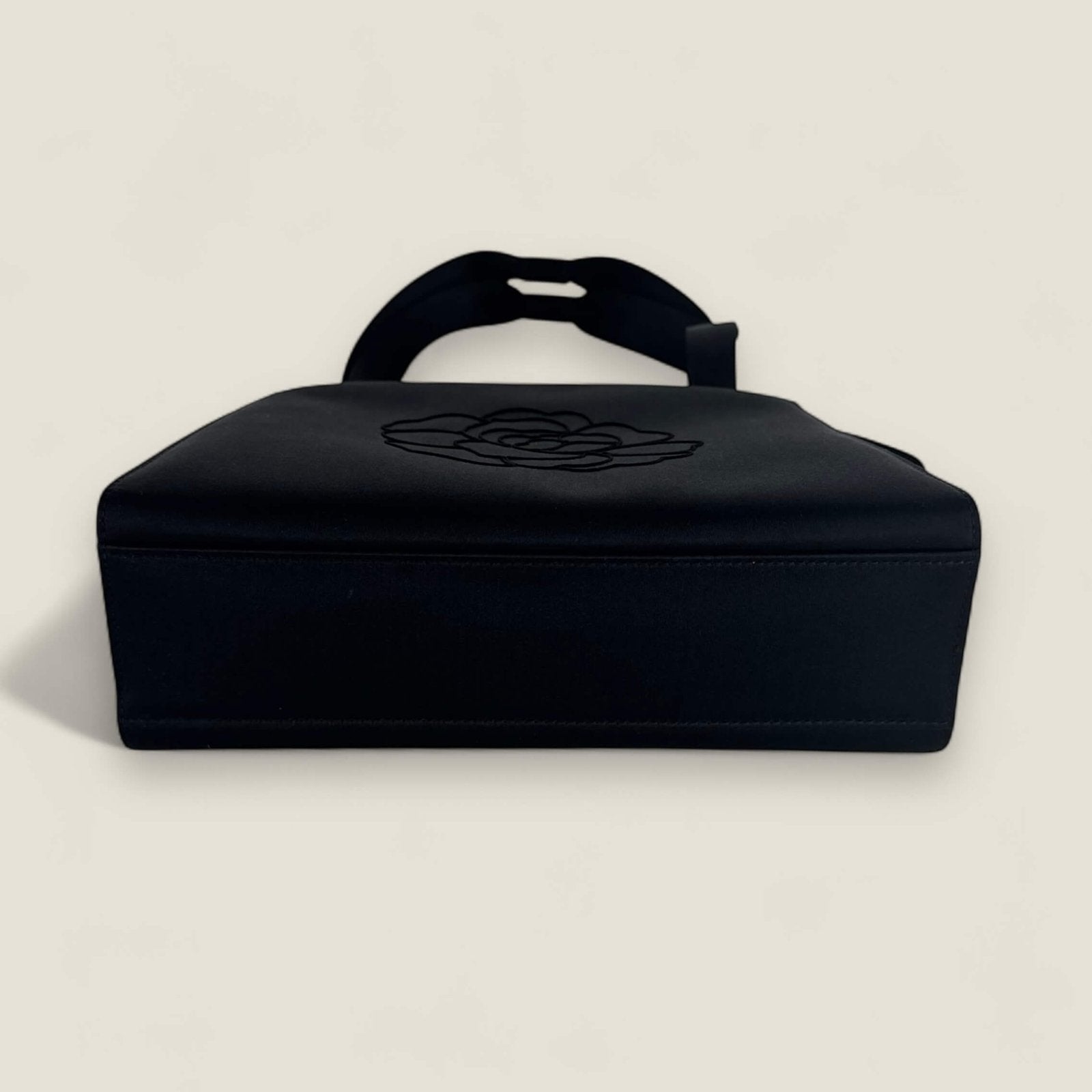 Bottom vintage Chanel pouch black satin
