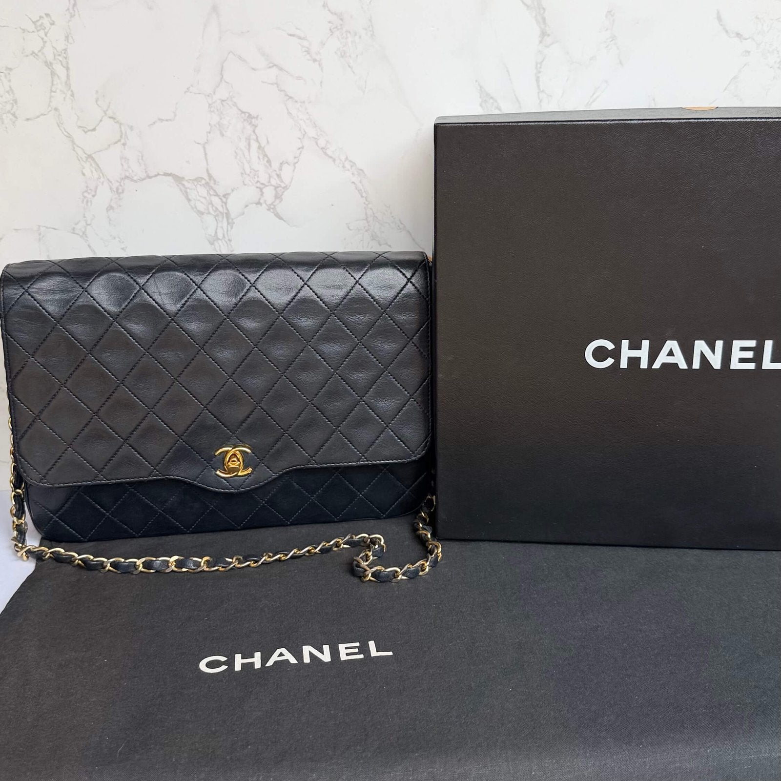 Originele Chanel schoudertas met Chanel doos en dustbag
