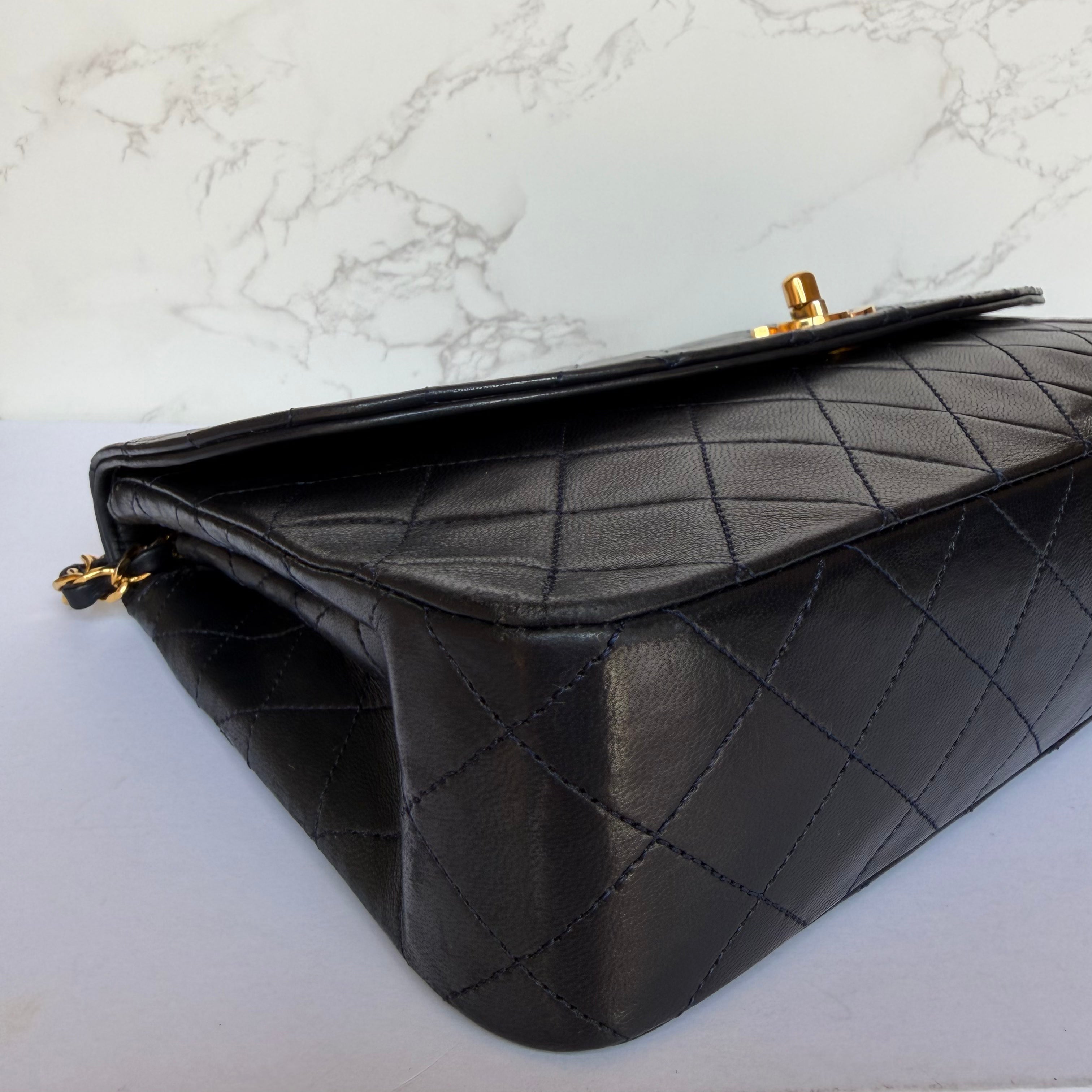 Original Chanel shoulder bag pre-owned