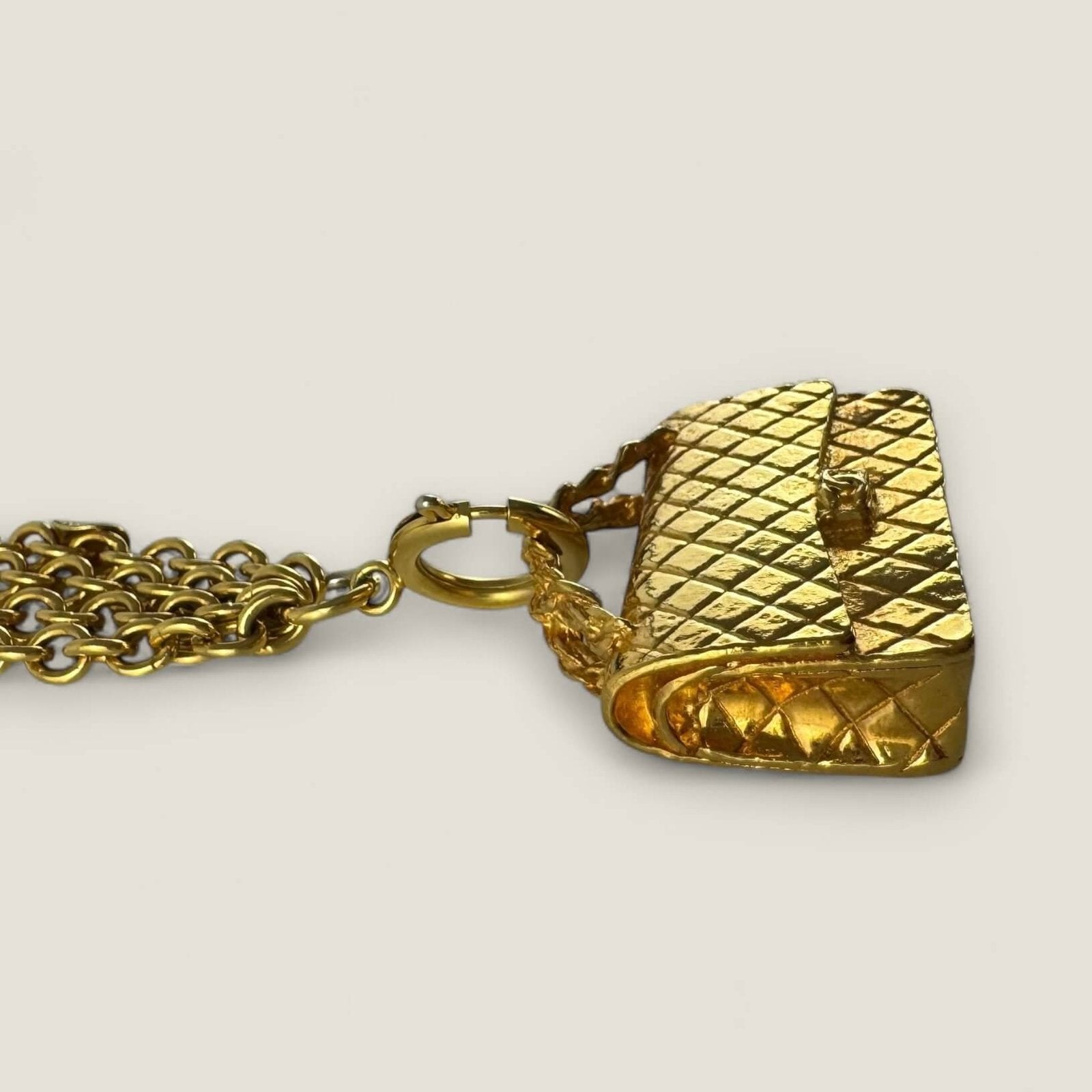 Pre-owned Chanel necklace with bags charm