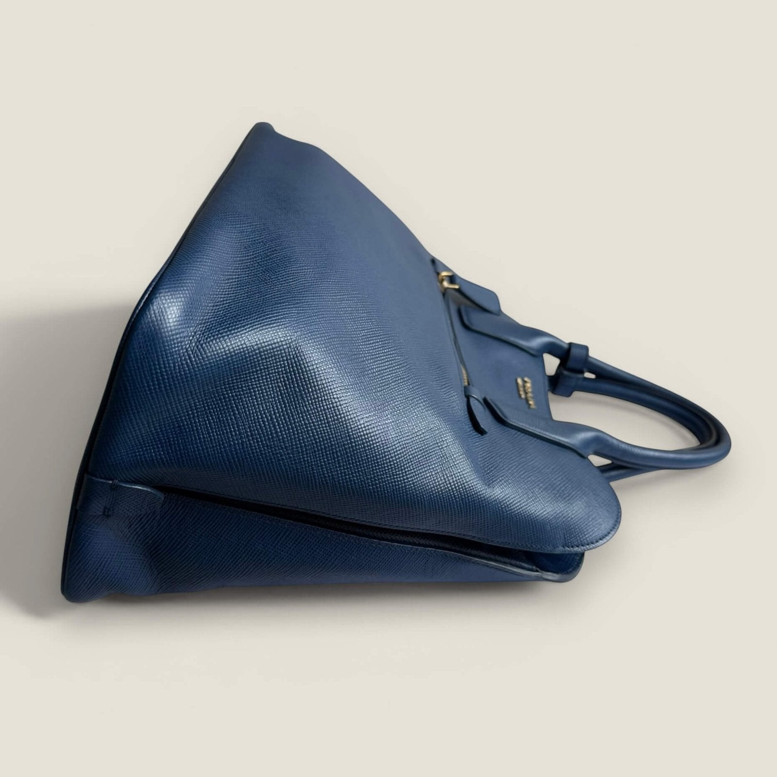 Prada saffiano cuir elegant blue bag