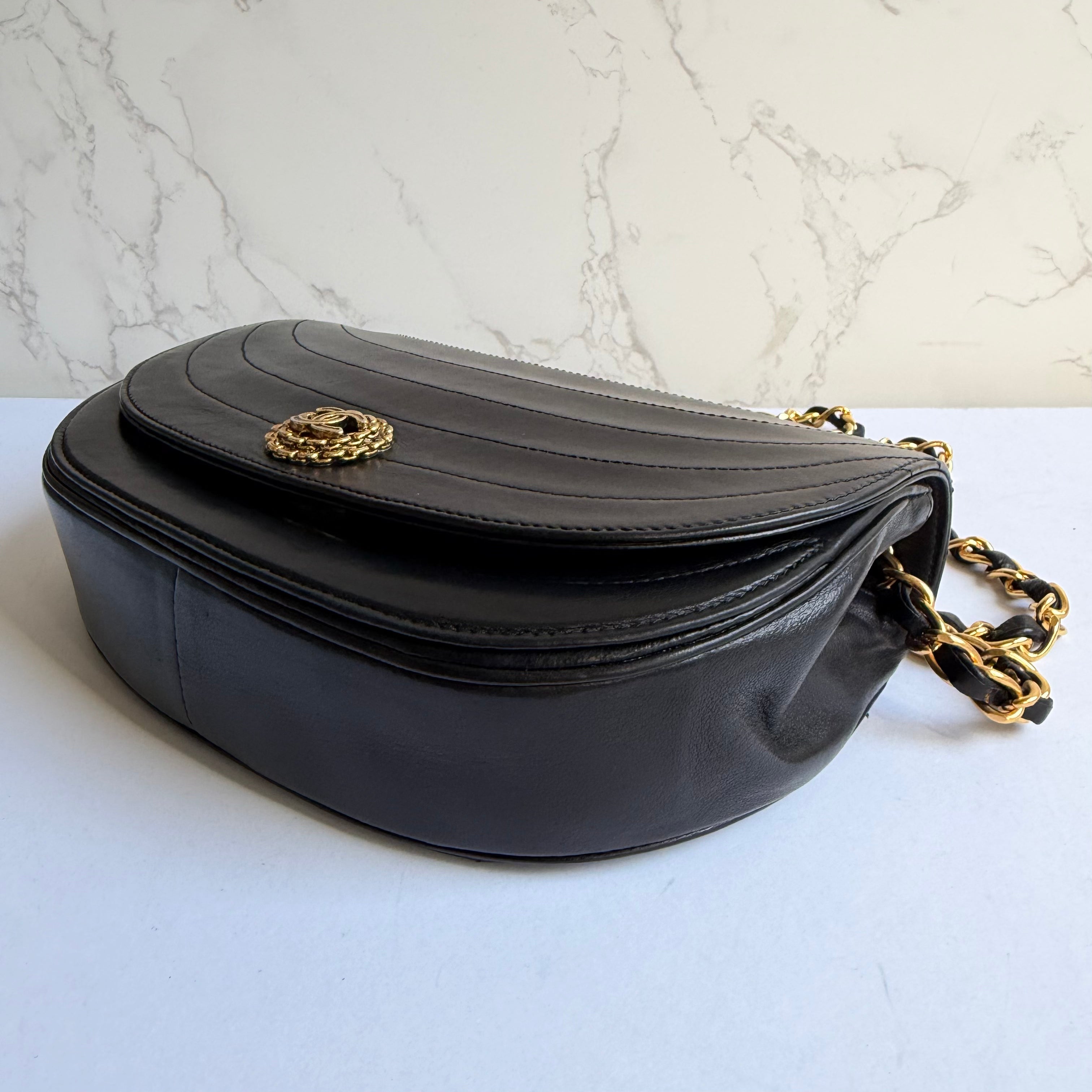 Chanel vintage half moon flap zwart