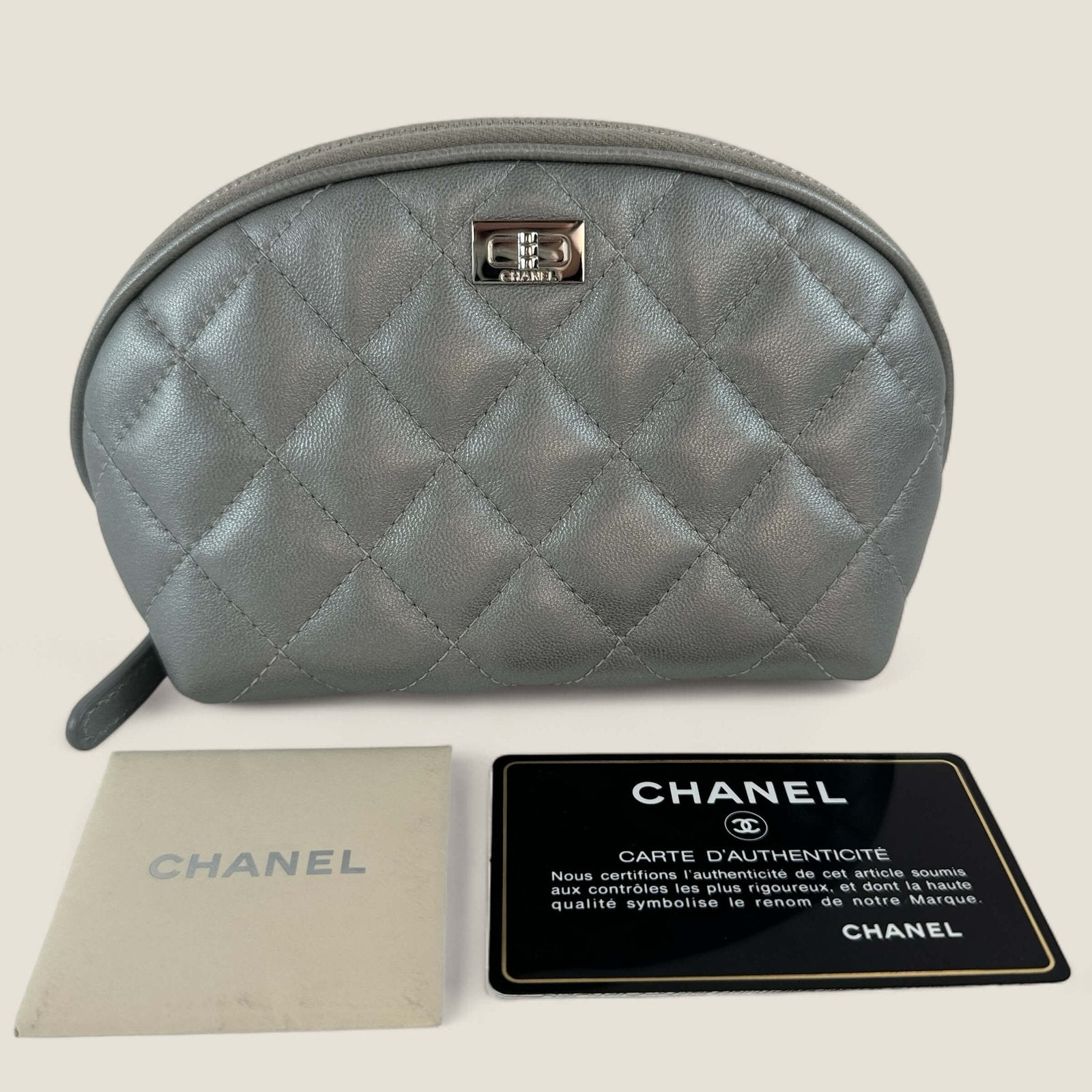 Pre-owned Chanel Cosmetics case silver leather and hardware