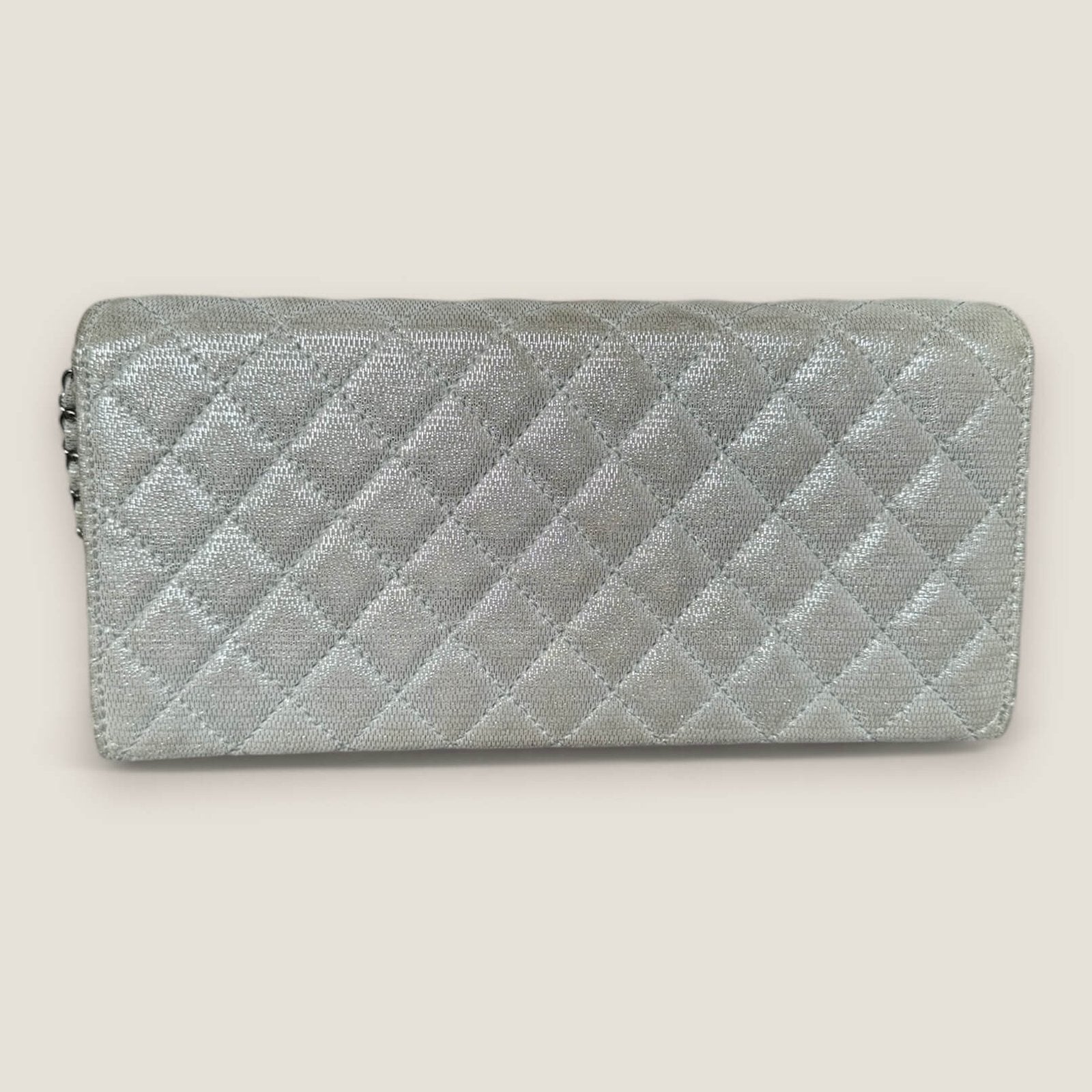 Pre-owned Chanel clutch on chain silver