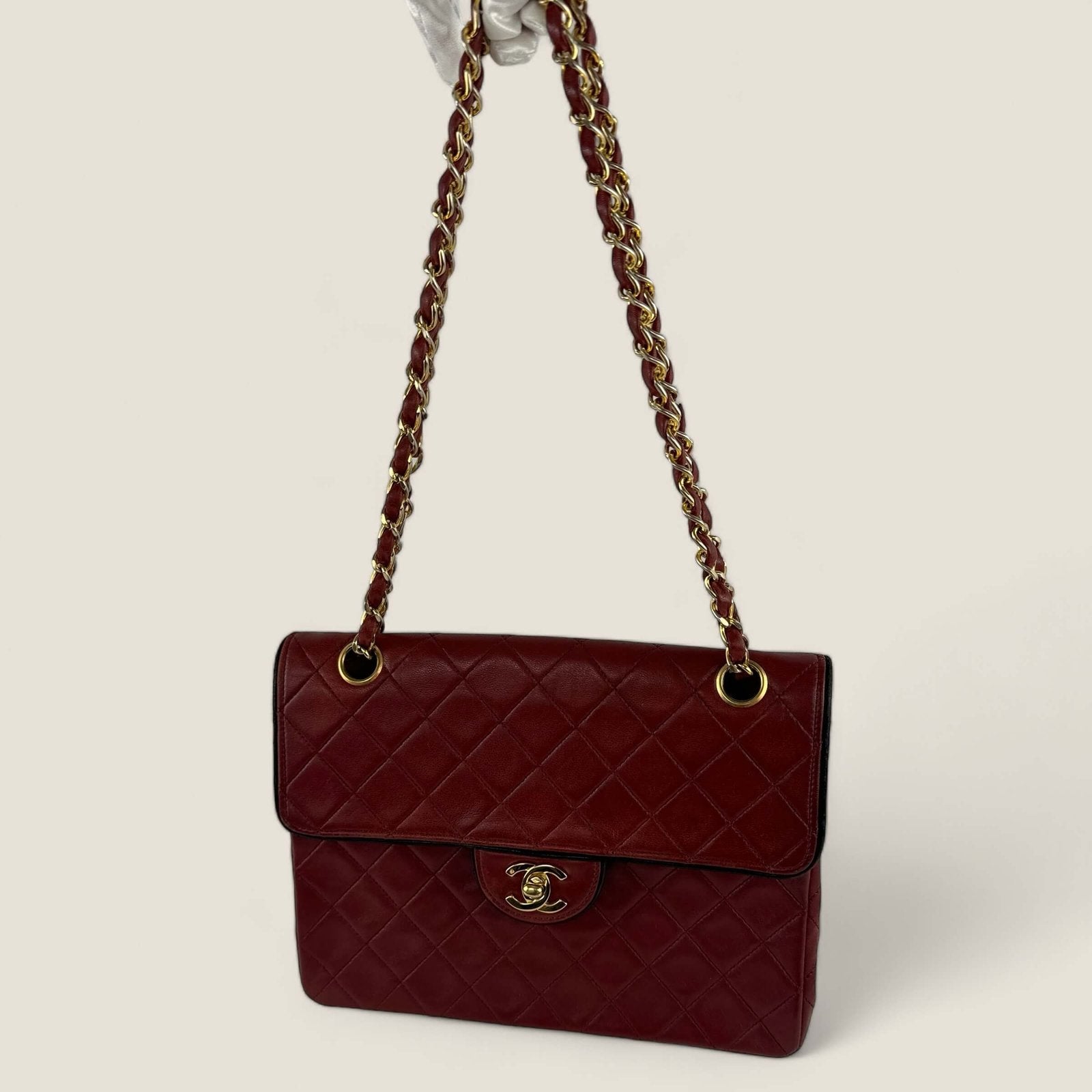 Pre-owned Chanel medium classic flap bag red lambskin