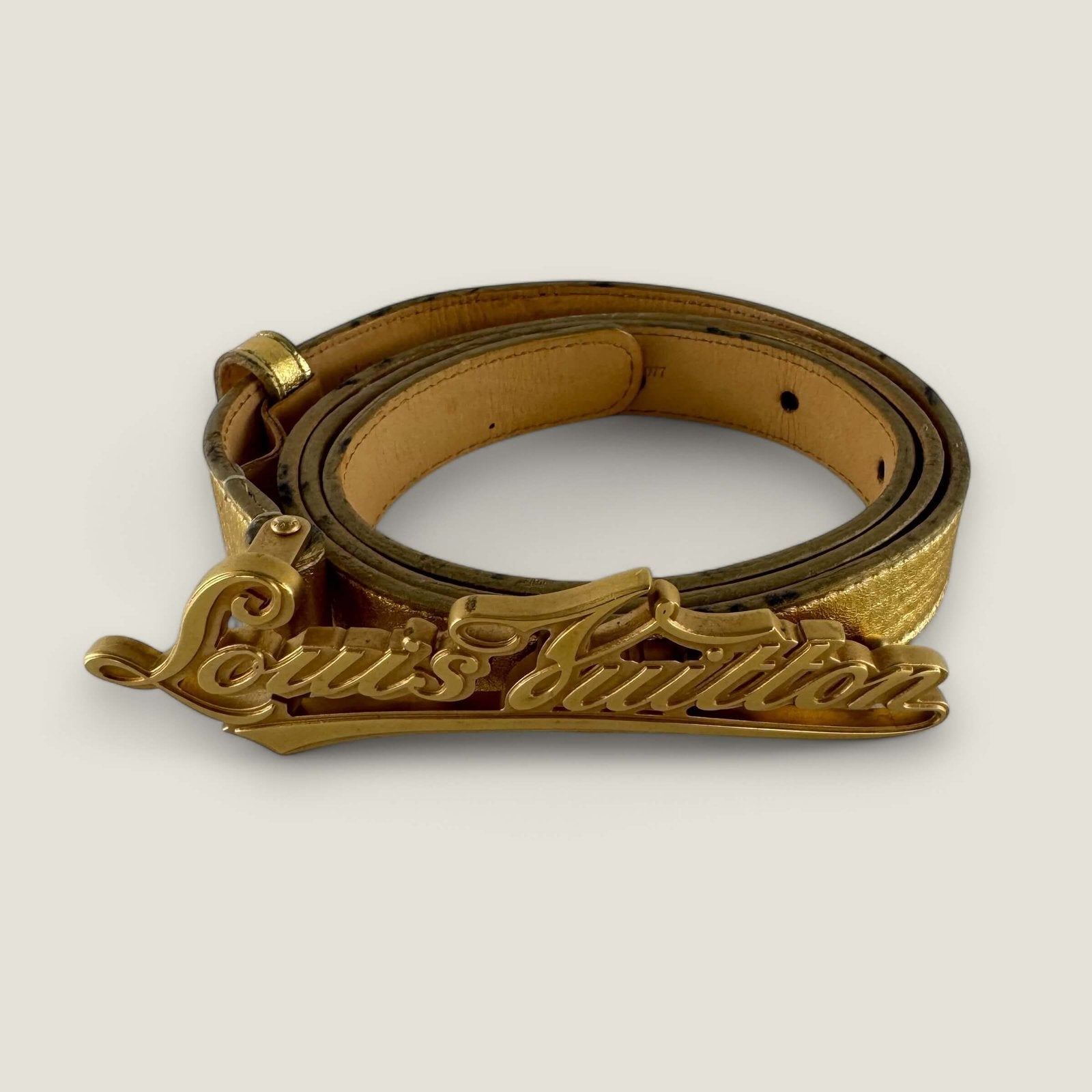 Pre-owned Louis Vuitton belt with original gold logo and gold-colored leather