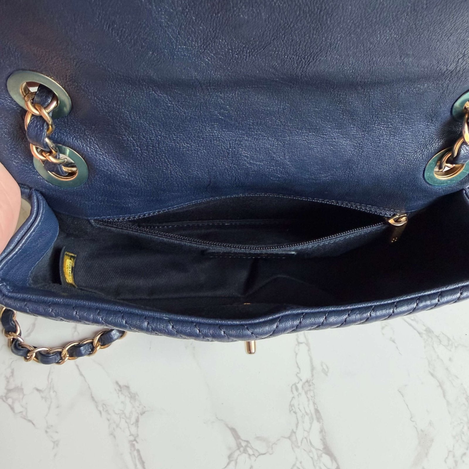 Preloved Chanel authentic chevron shoulder bag