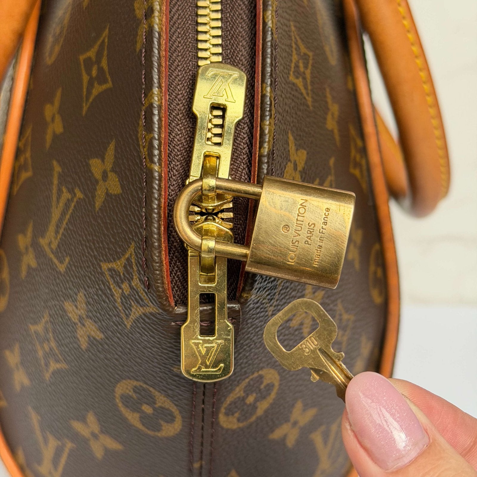 Zipper and padlock detail of Louis Vuitton Ellipse PM