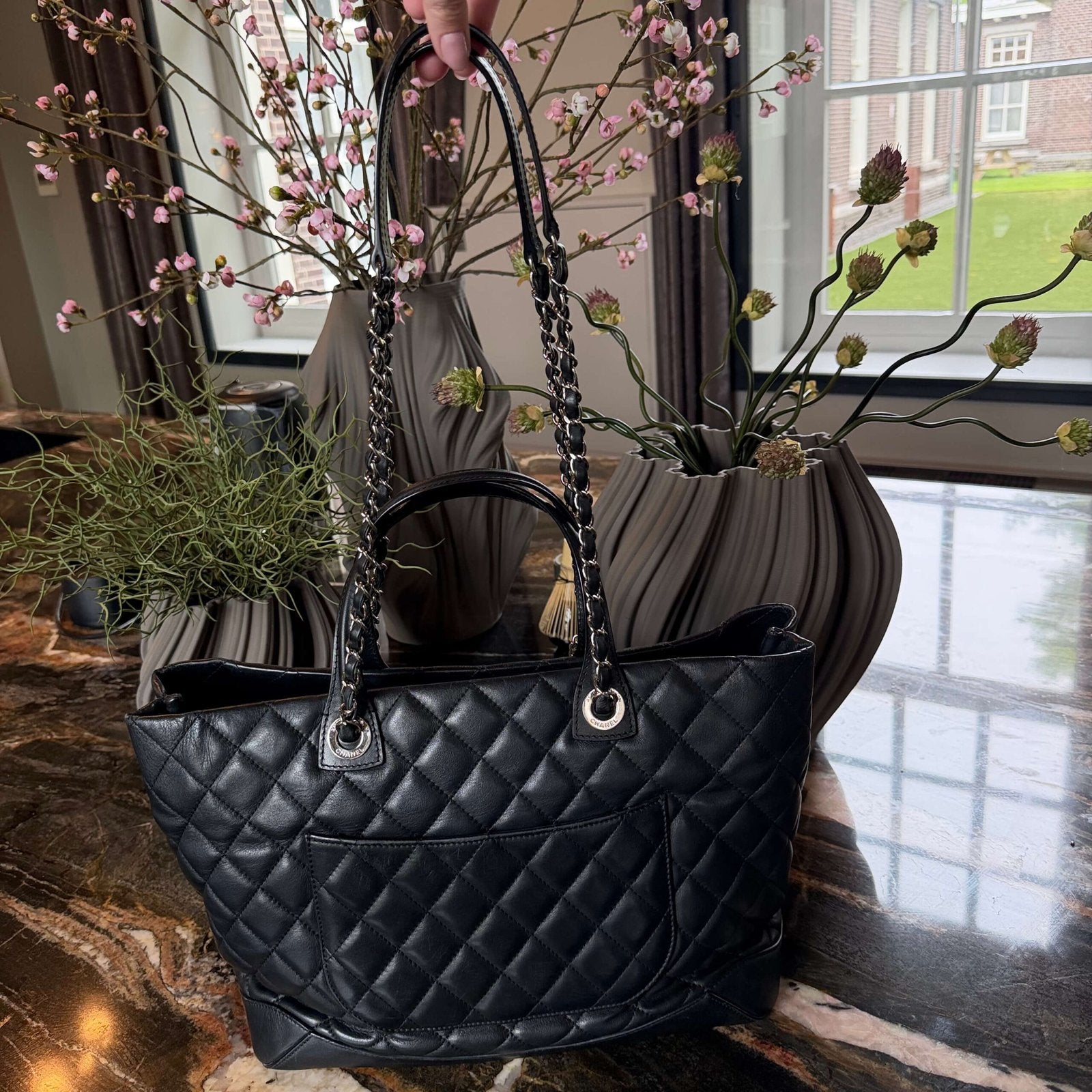 Second-hand Chanel large shopping tote